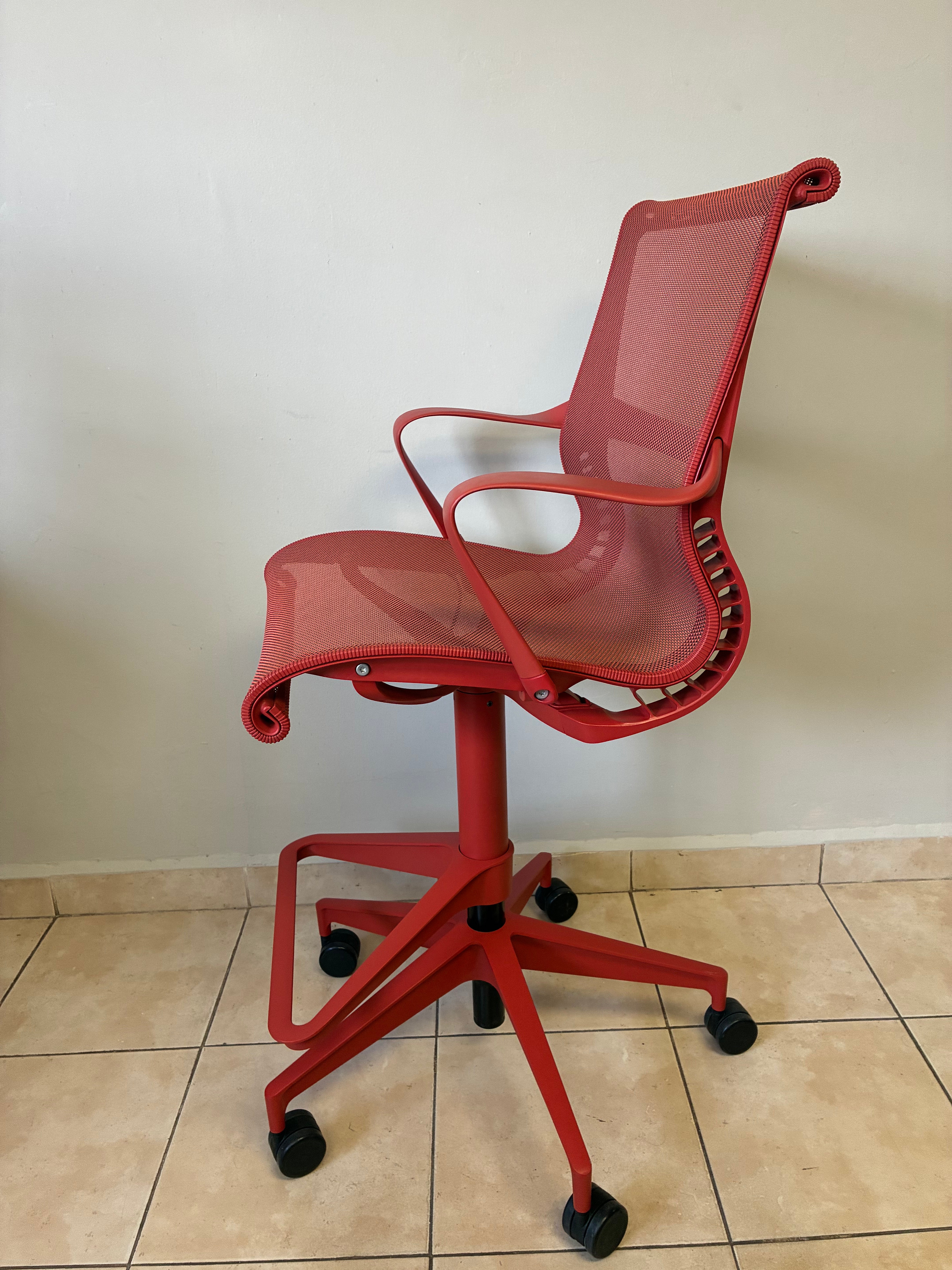 Silla Herman Miller Setu Alta Roja - Exhibición