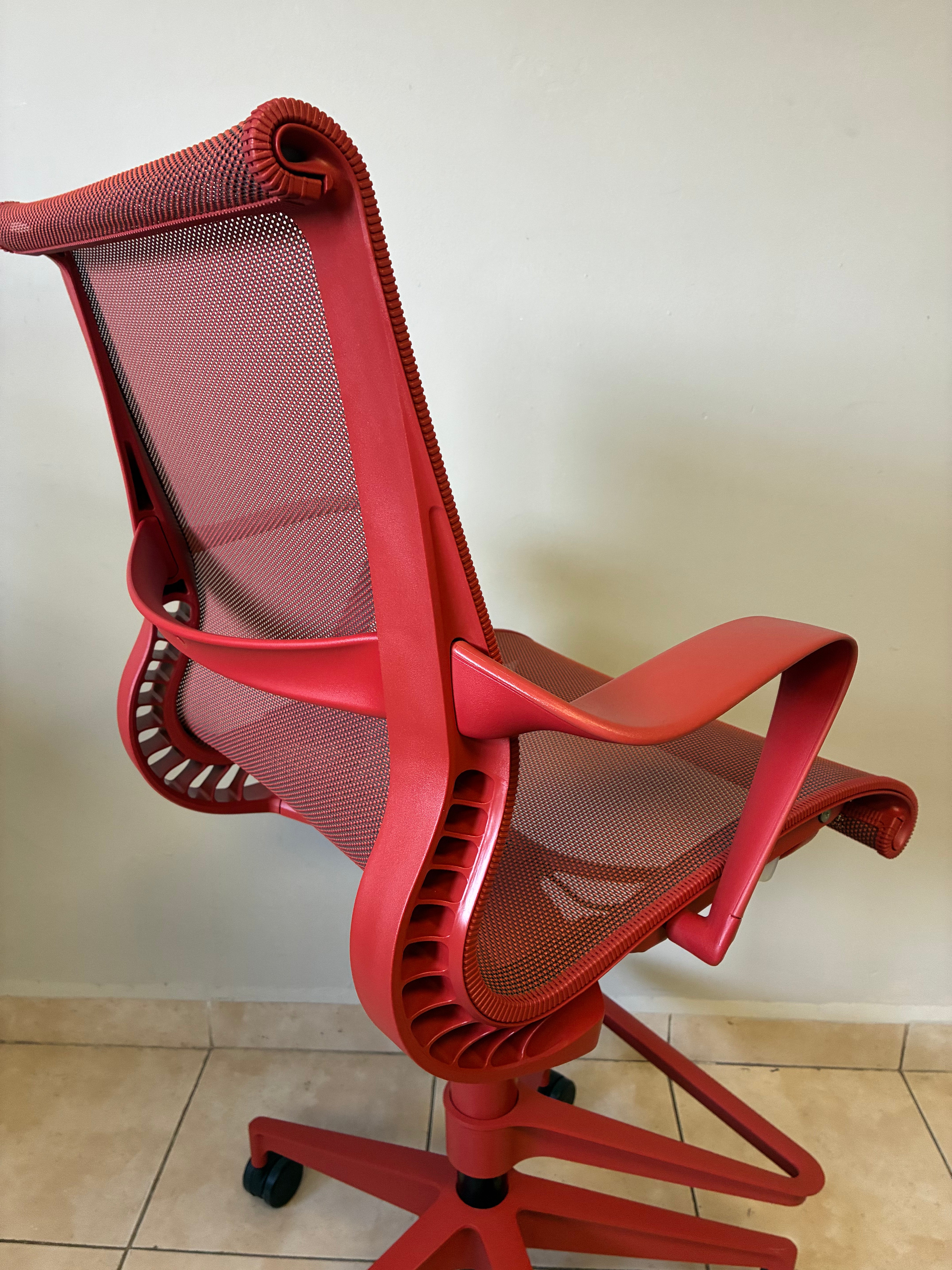Silla Herman Miller Setu Alta Roja - Exhibición