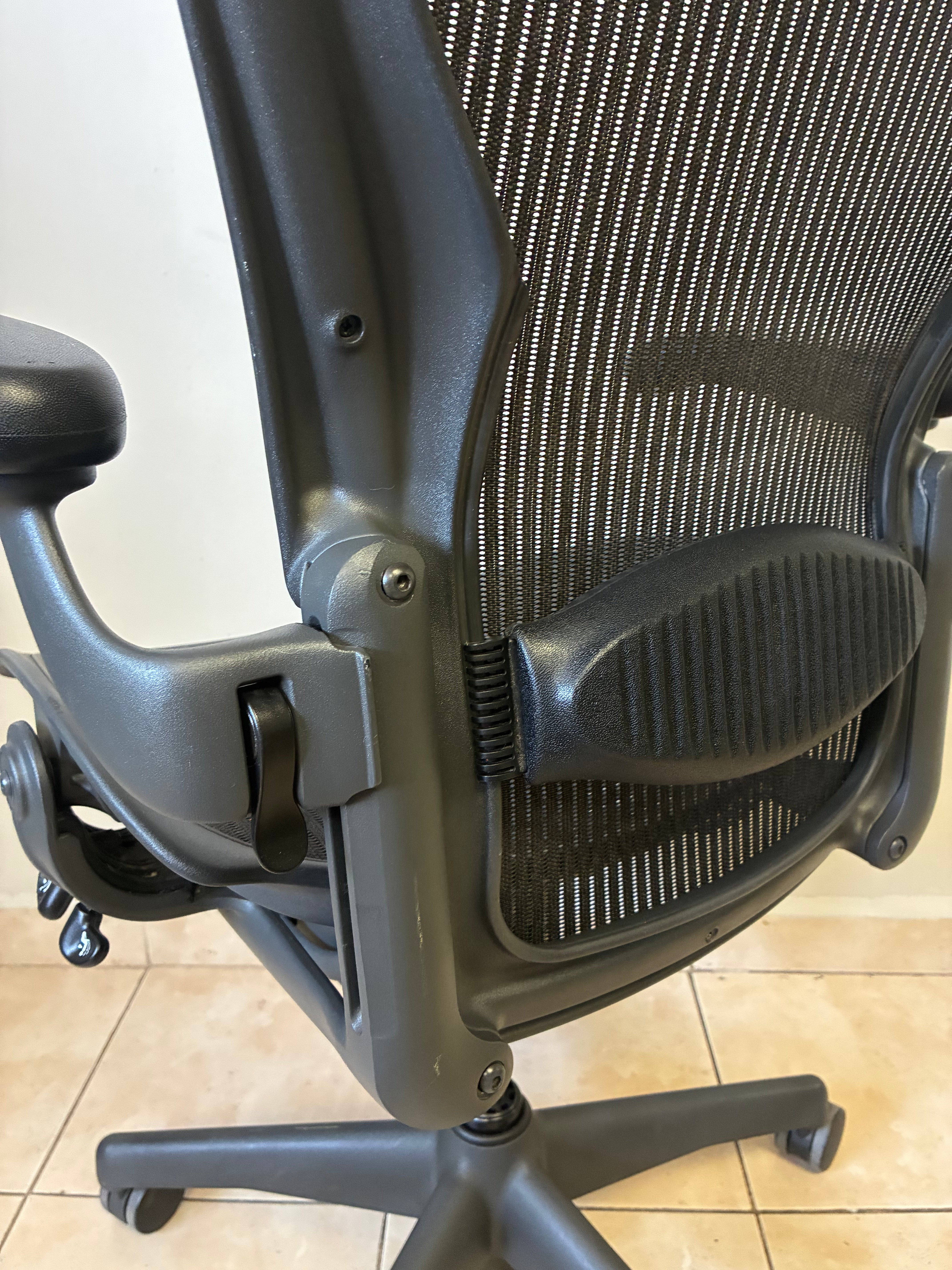 Silla Herman Miller Aeron Classic Talla C Equipada con Brazos Ajustables