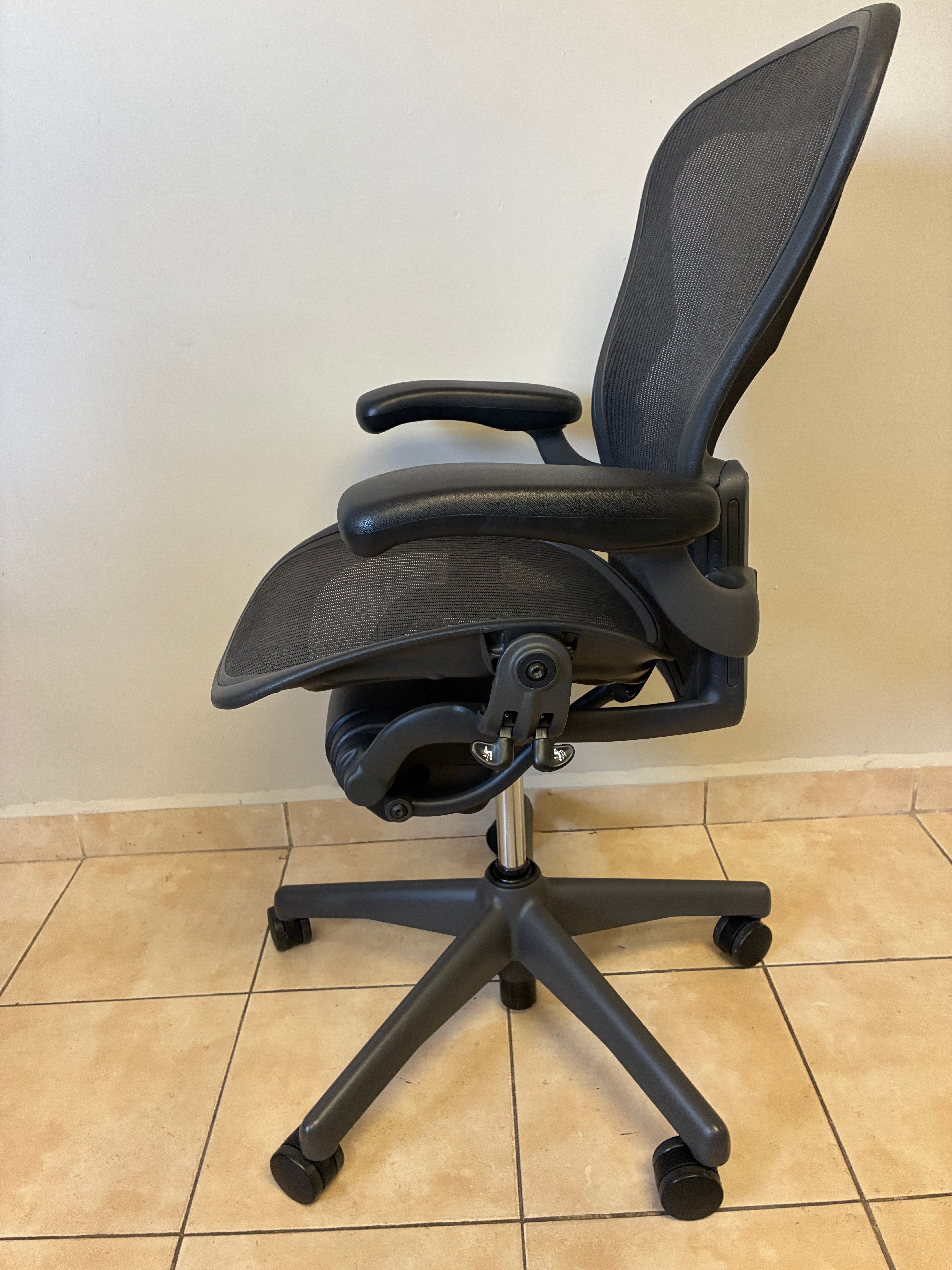 Silla Herman Miller Aeron Classic Talla B con Bloqueo