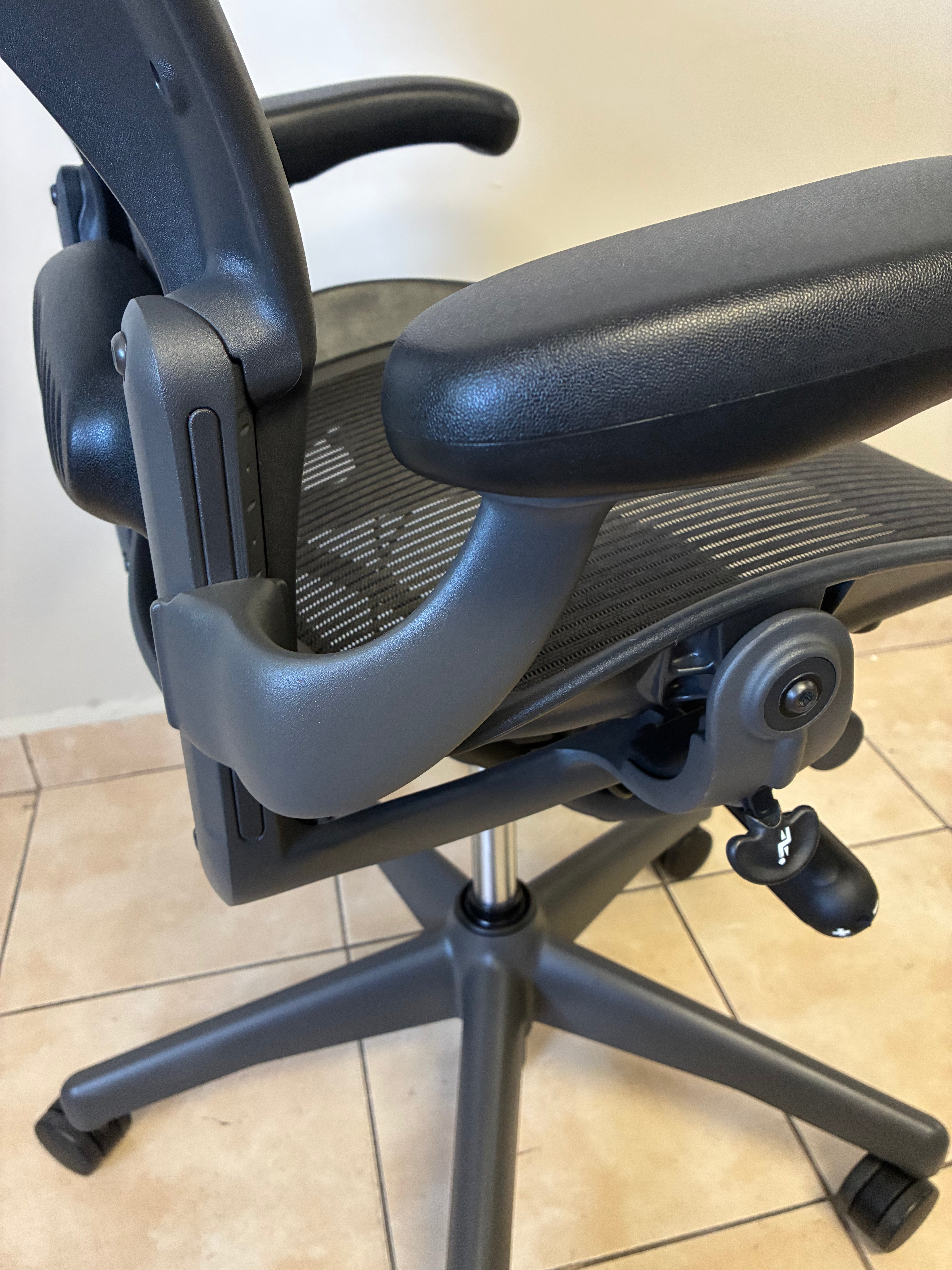 Silla Herman Miller Aeron Classic Talla B con Bloqueo