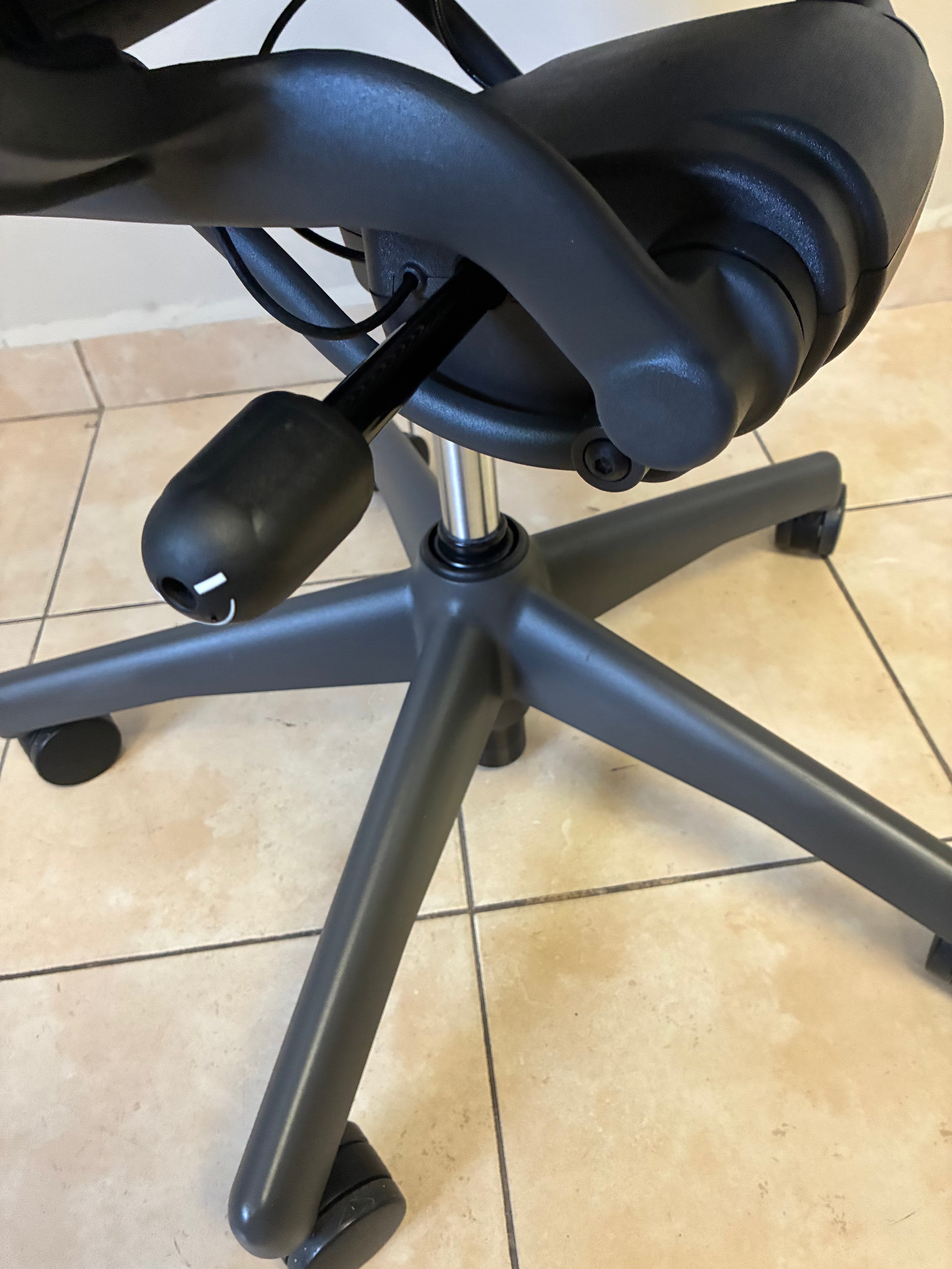 Silla Herman Miller Aeron Classic Talla B con Bloqueo