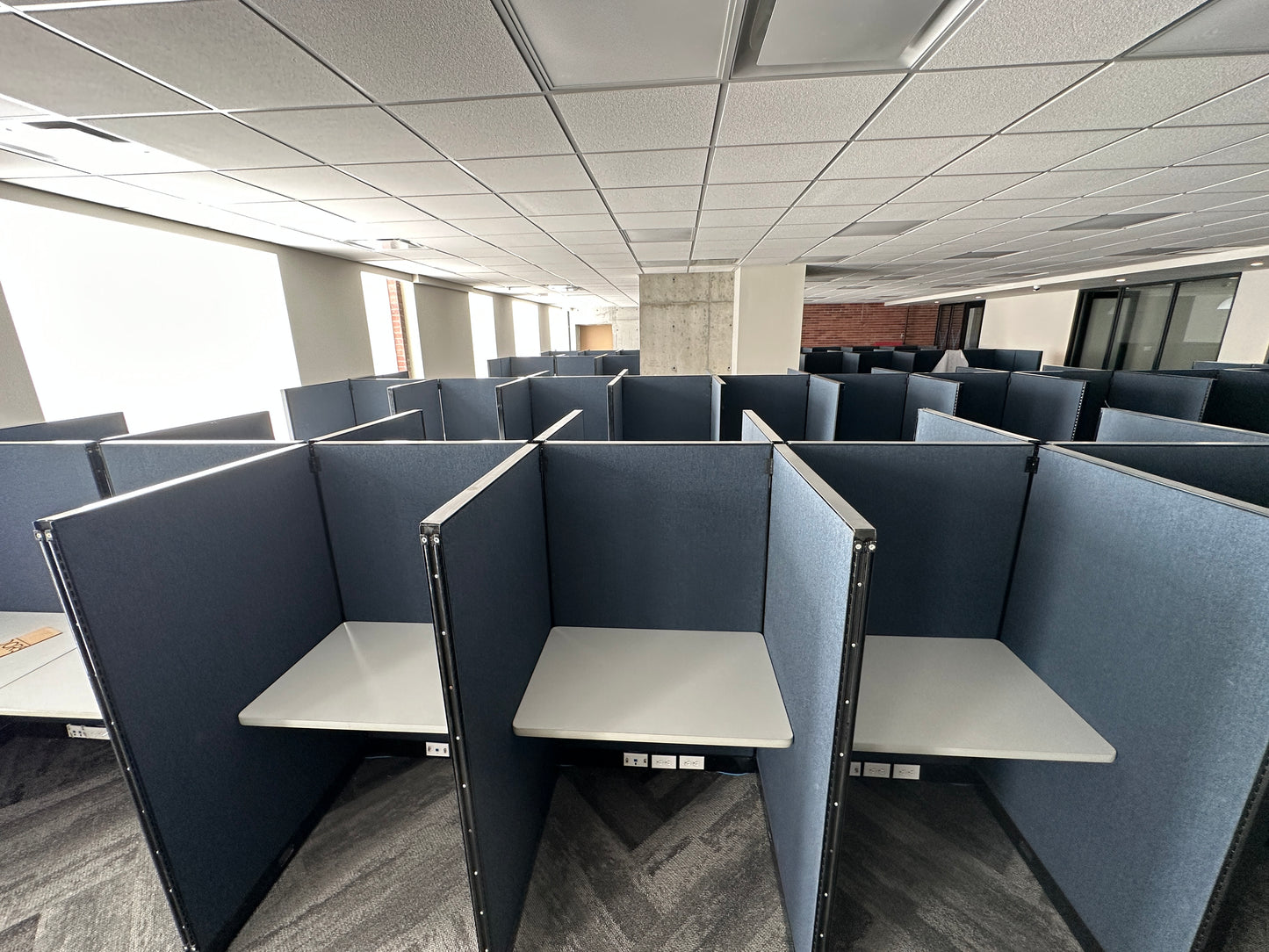 Módulos de trabajo escritorios colaborativos callcenter oficina de fabricación tipo callcenter