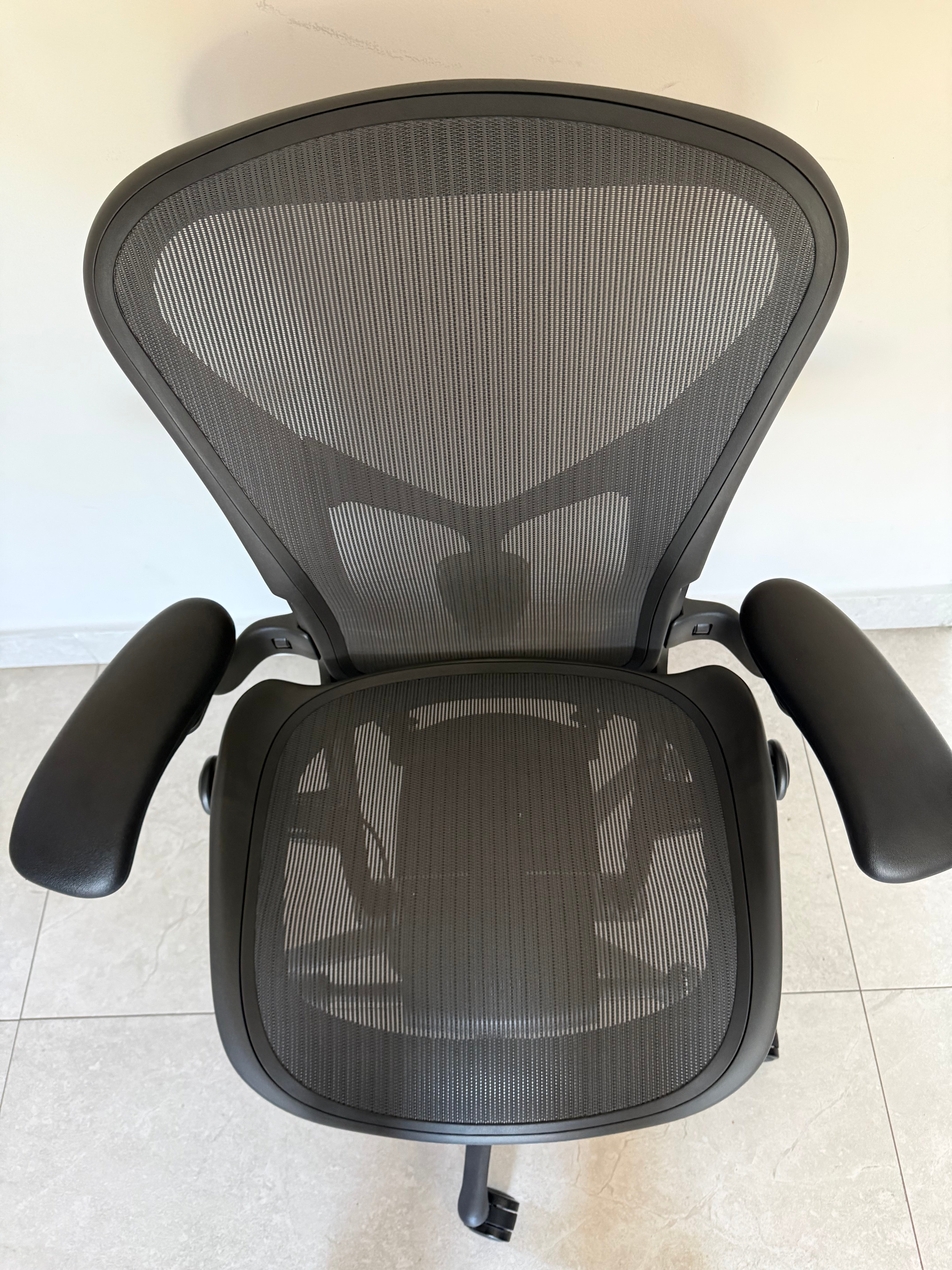 Aeron Herman Miller Grafito Soporte Y Talla B - Exhibicion