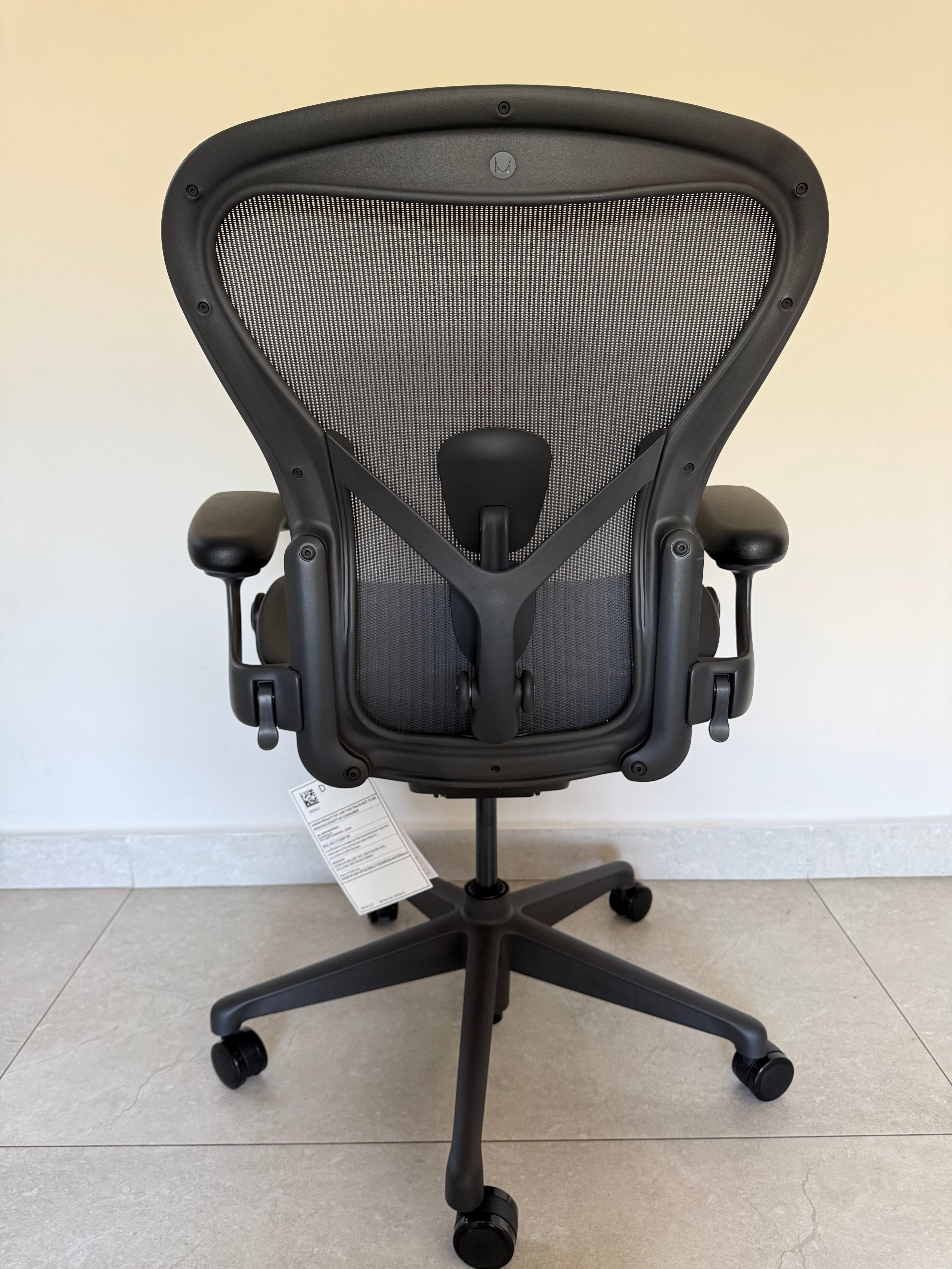 Aeron Herman Miller B Grafito Equipada - Nueva