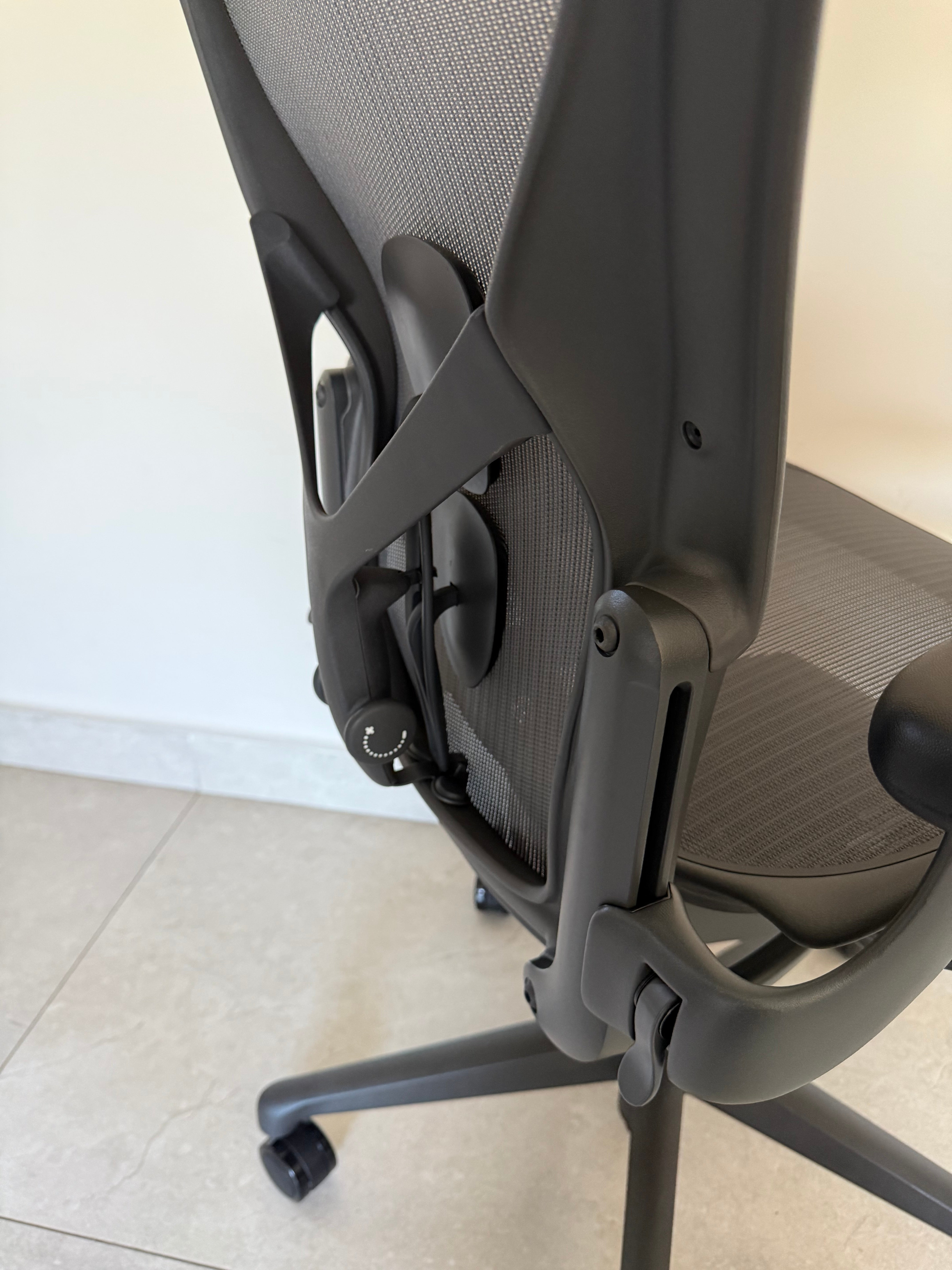 Aeron Herman Miller B Grafito Equipada - Nueva