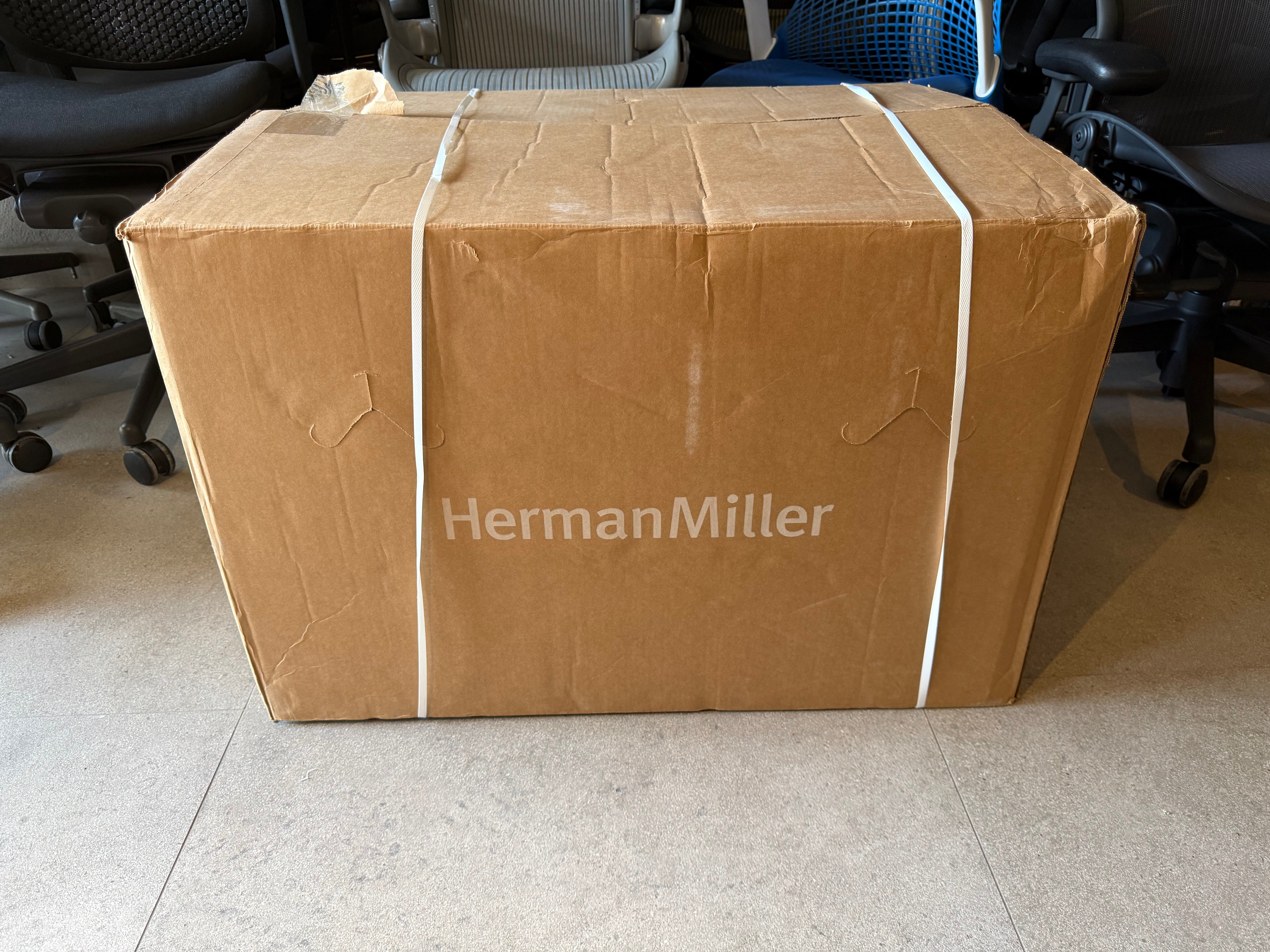 Aeron Herman Miller B Grafito Equipada - Nueva