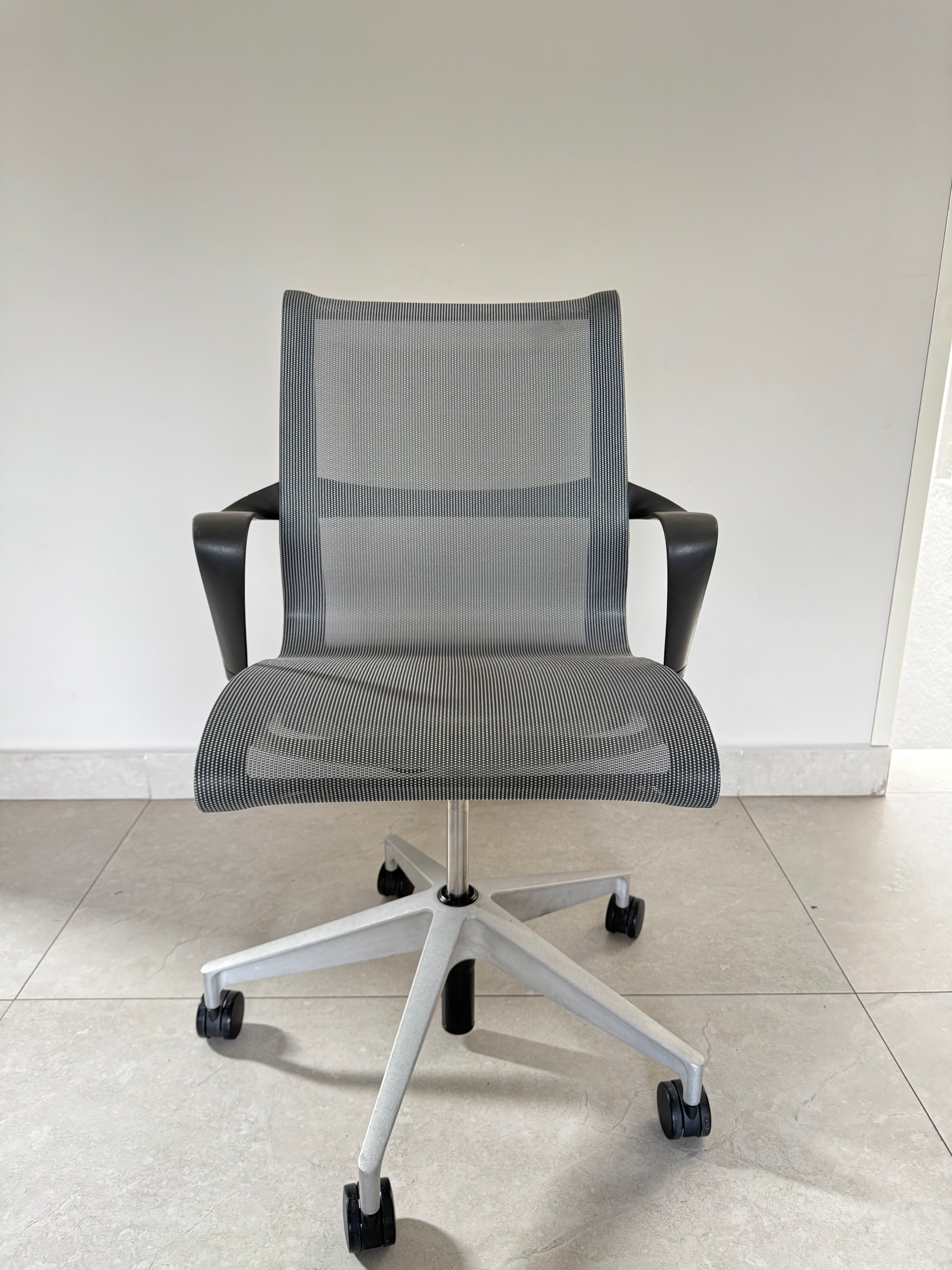 Silla Setu Gris Herman Miller - Preowned