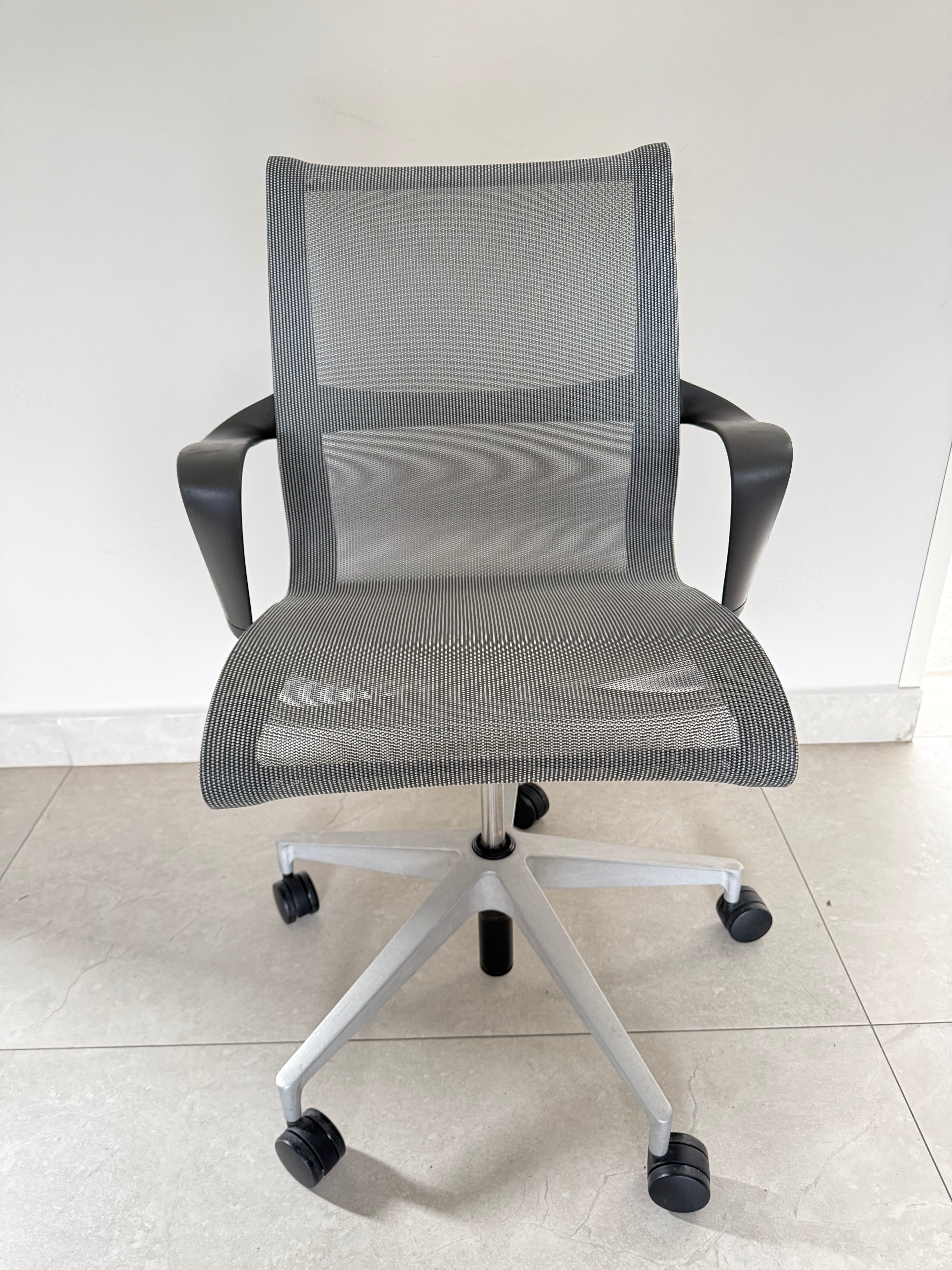 Silla Setu Gris Herman Miller - Preowned
