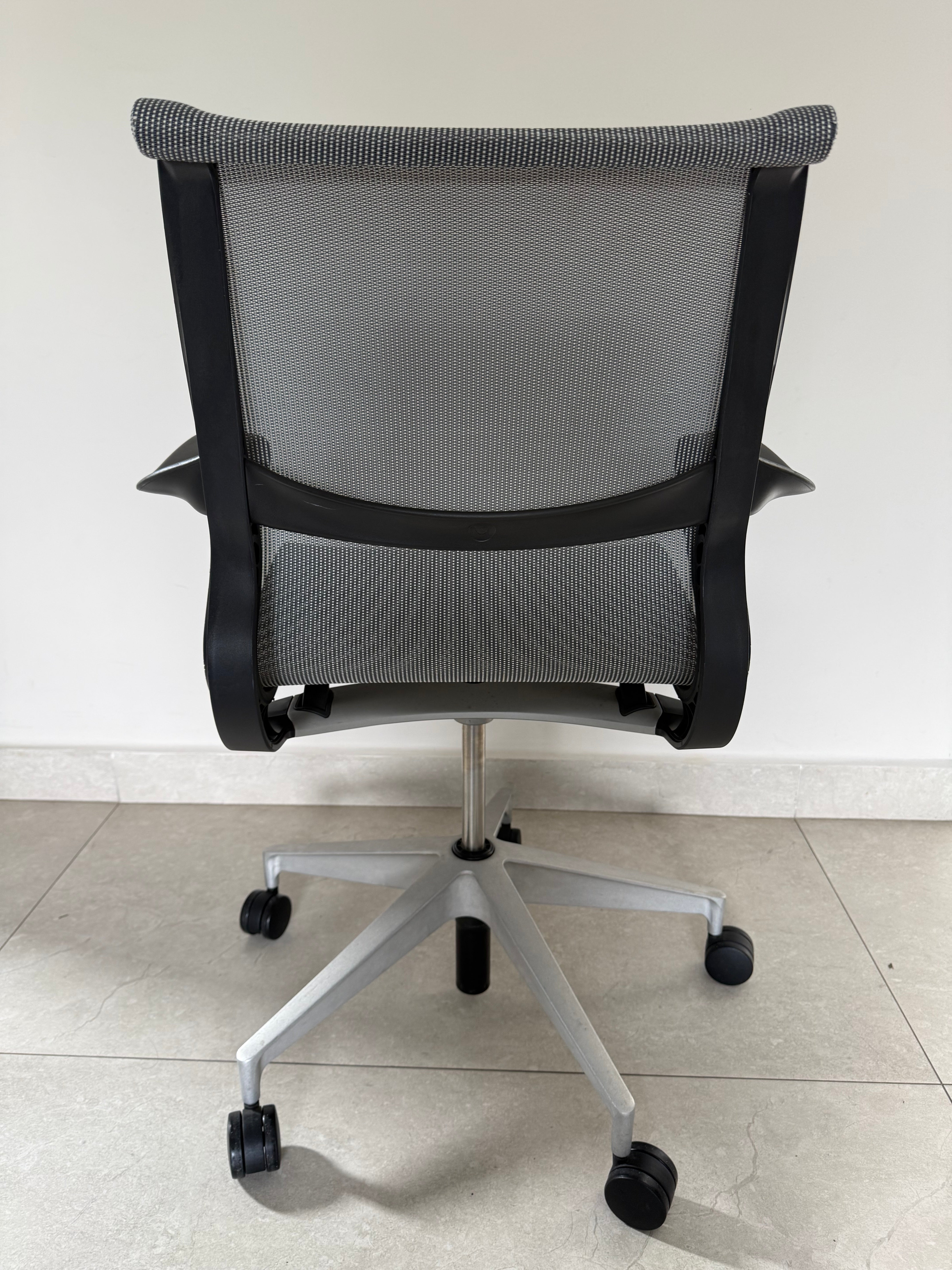 Silla Setu Gris Herman Miller - Preowned