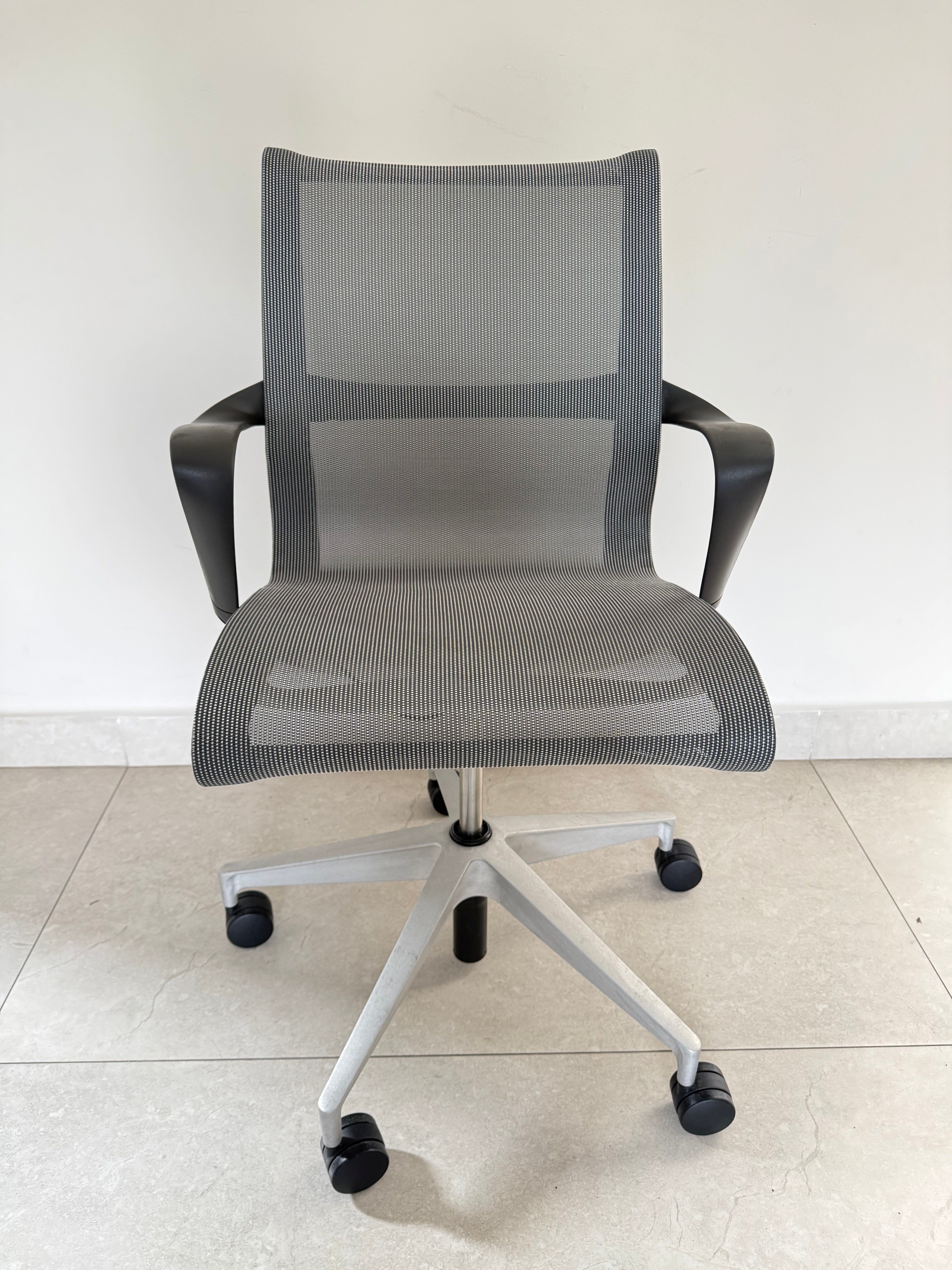 Silla Setu Gris Herman Miller - Preowned