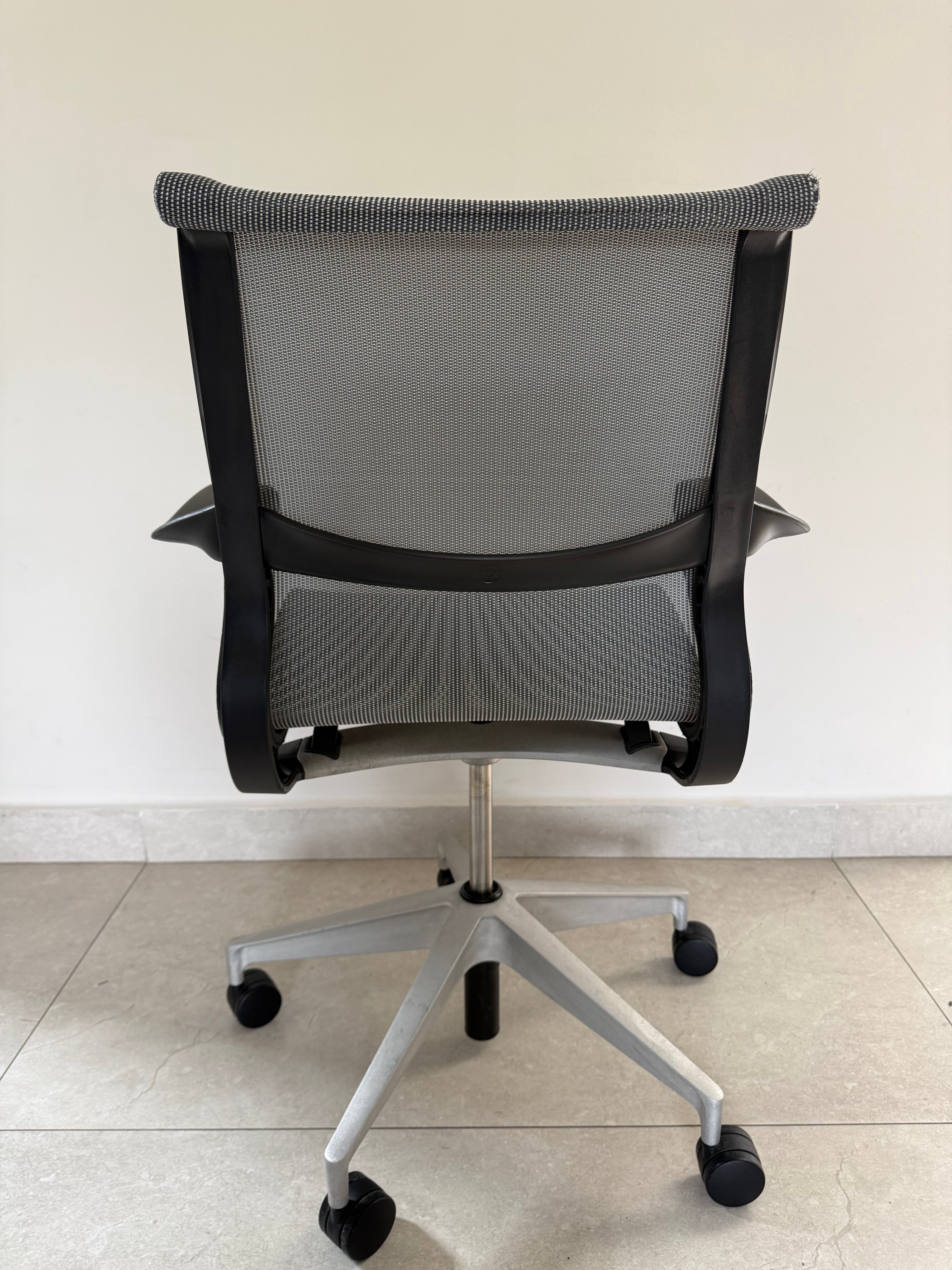 Silla Setu Gris Herman Miller - Preowned
