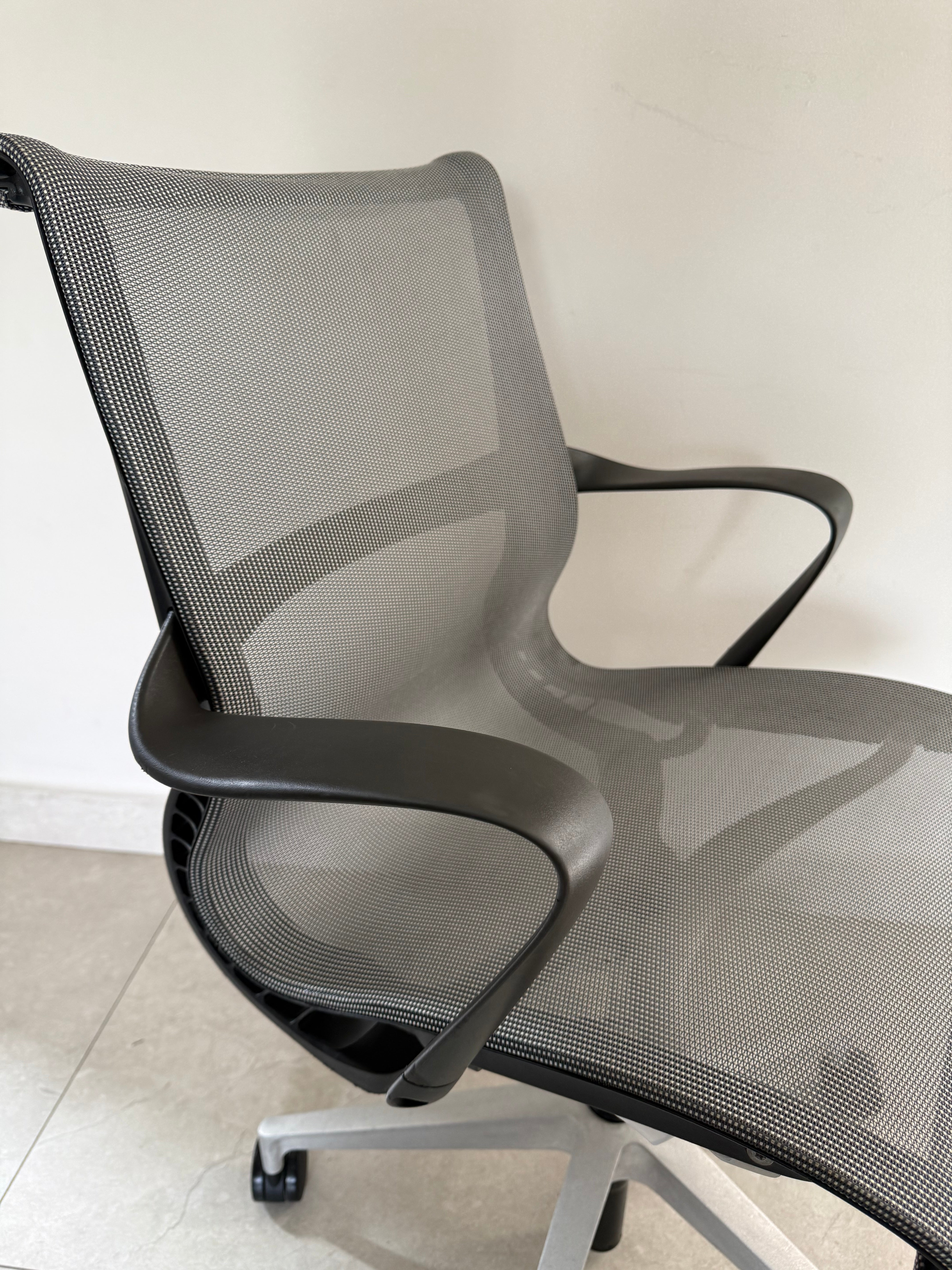 Silla Setu Gris Herman Miller - Preowned