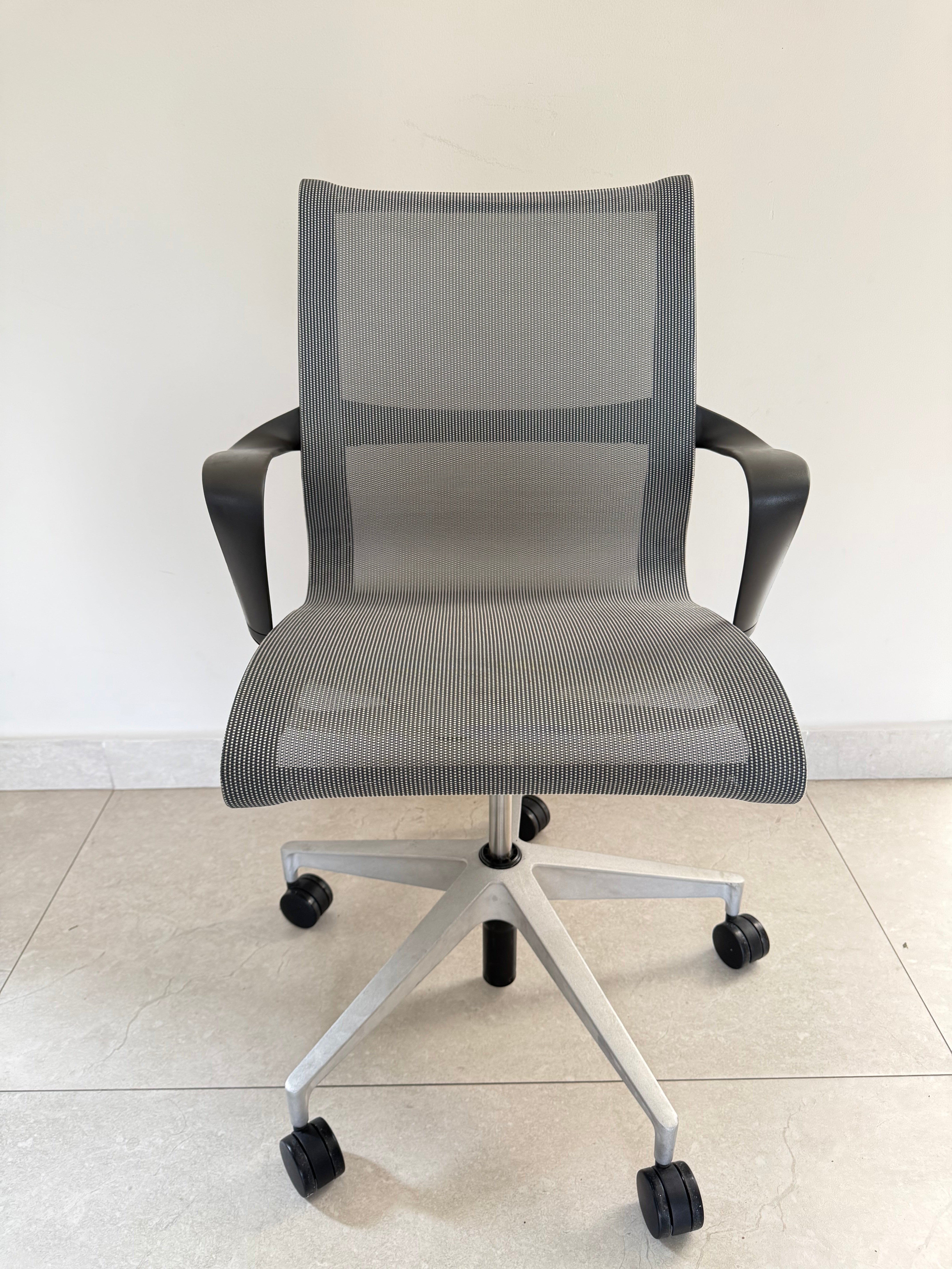 Silla Setu Gris Herman Miller - Preowned