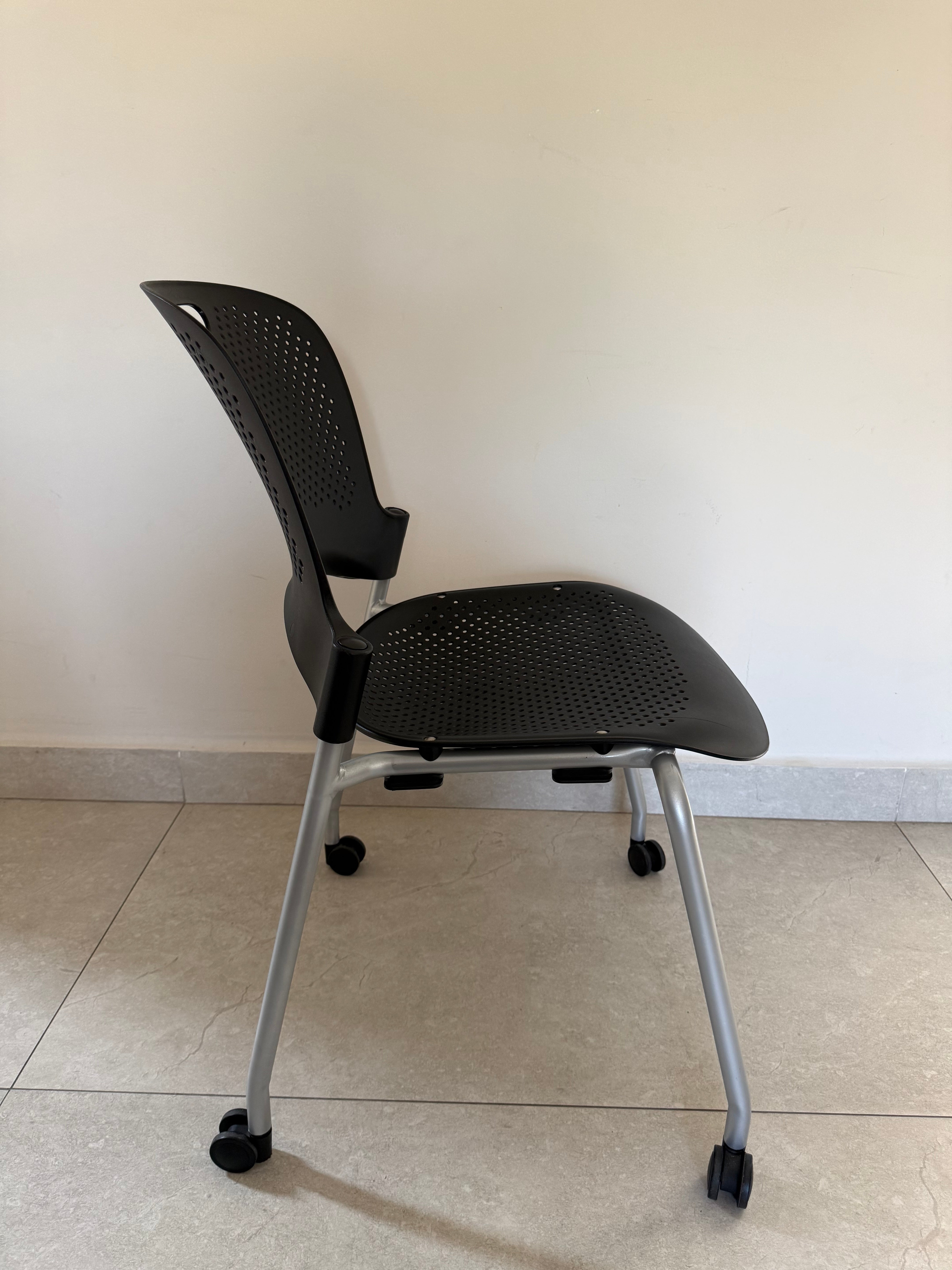 Silla Caper Negra Herman Miller de Exhibición