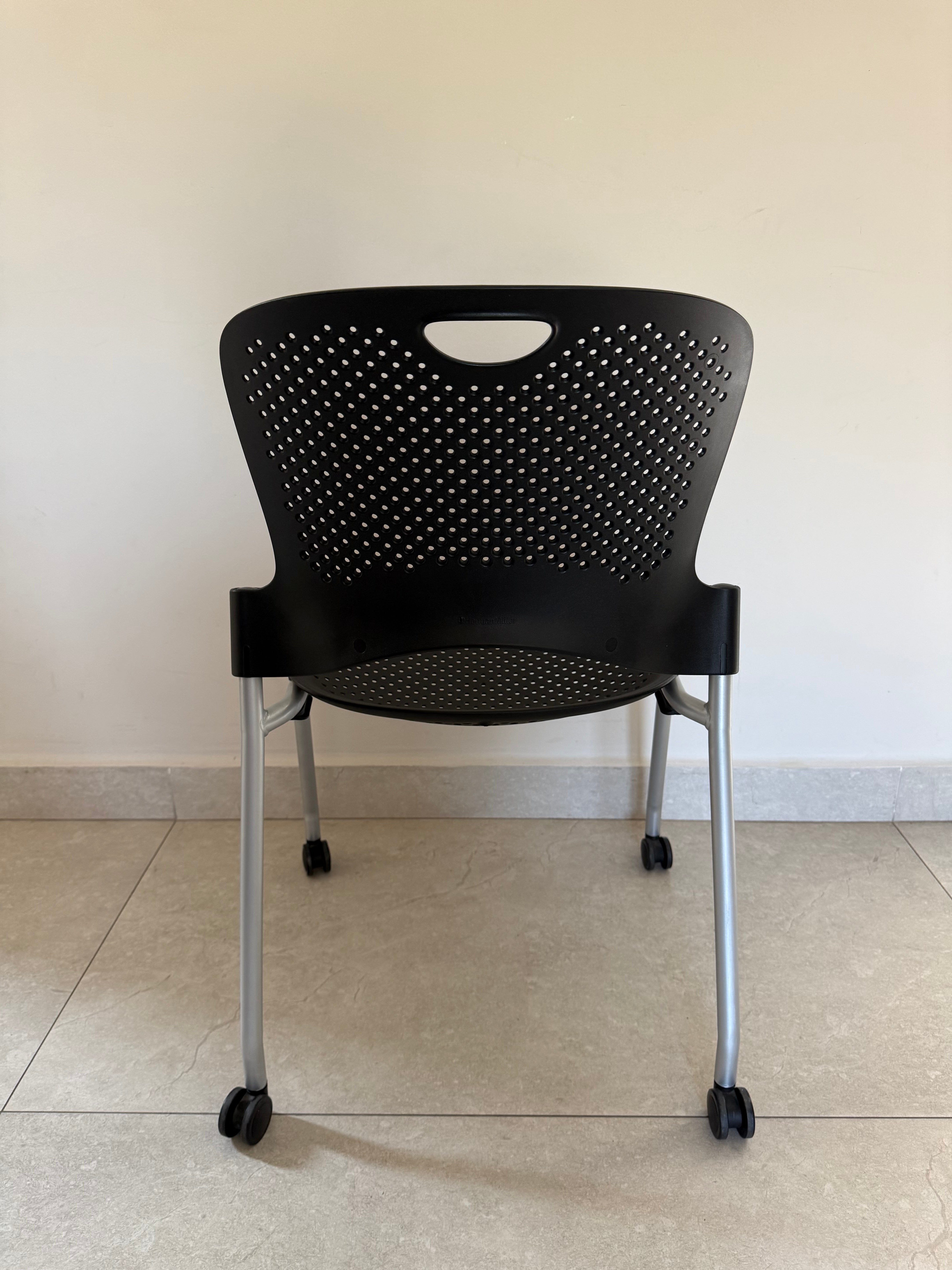 Silla Caper Negra Herman Miller de Exhibición