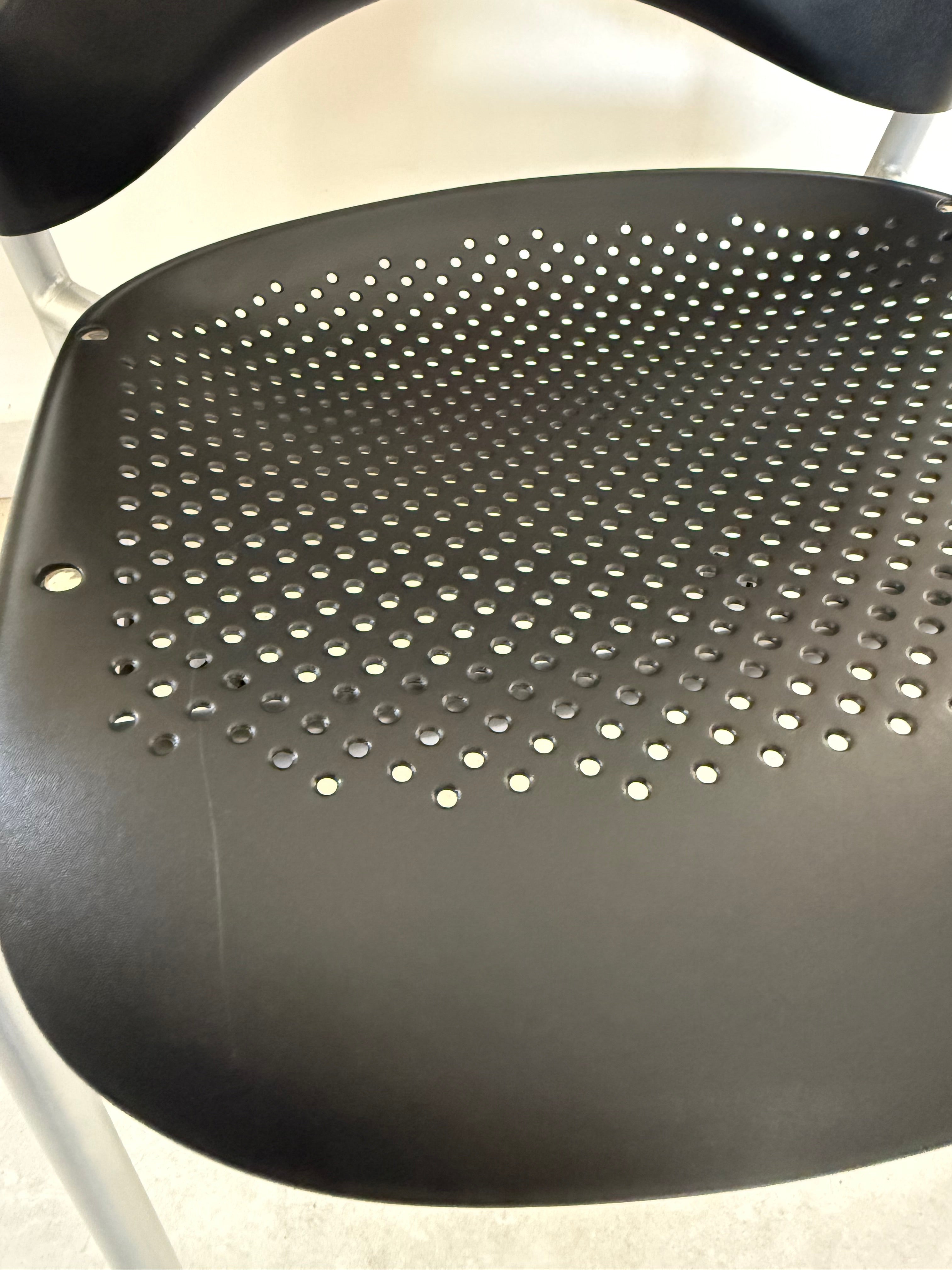 Silla Caper Negra Herman Miller de Exhibición