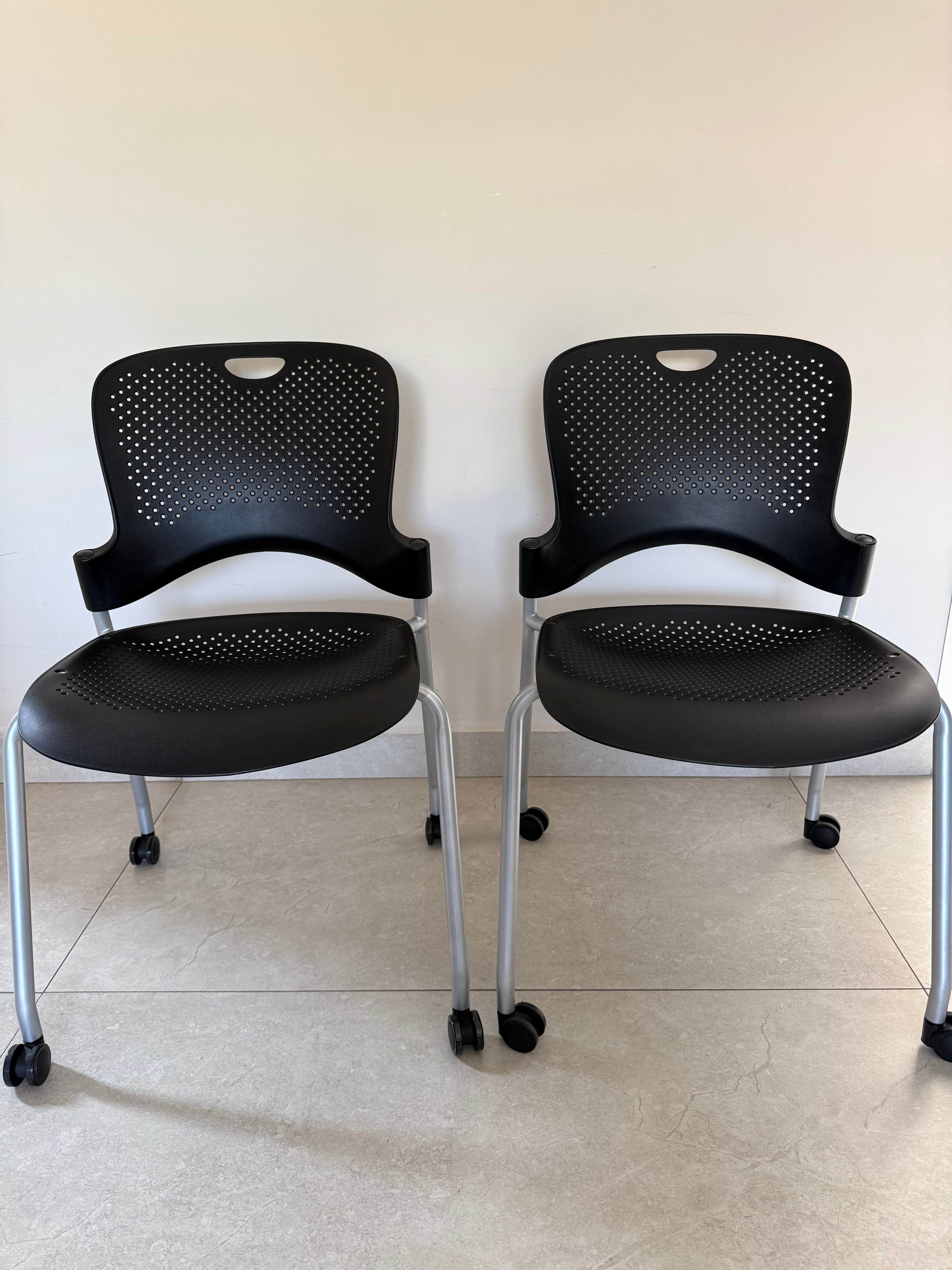 Silla Caper Negra Herman Miller de Exhibición