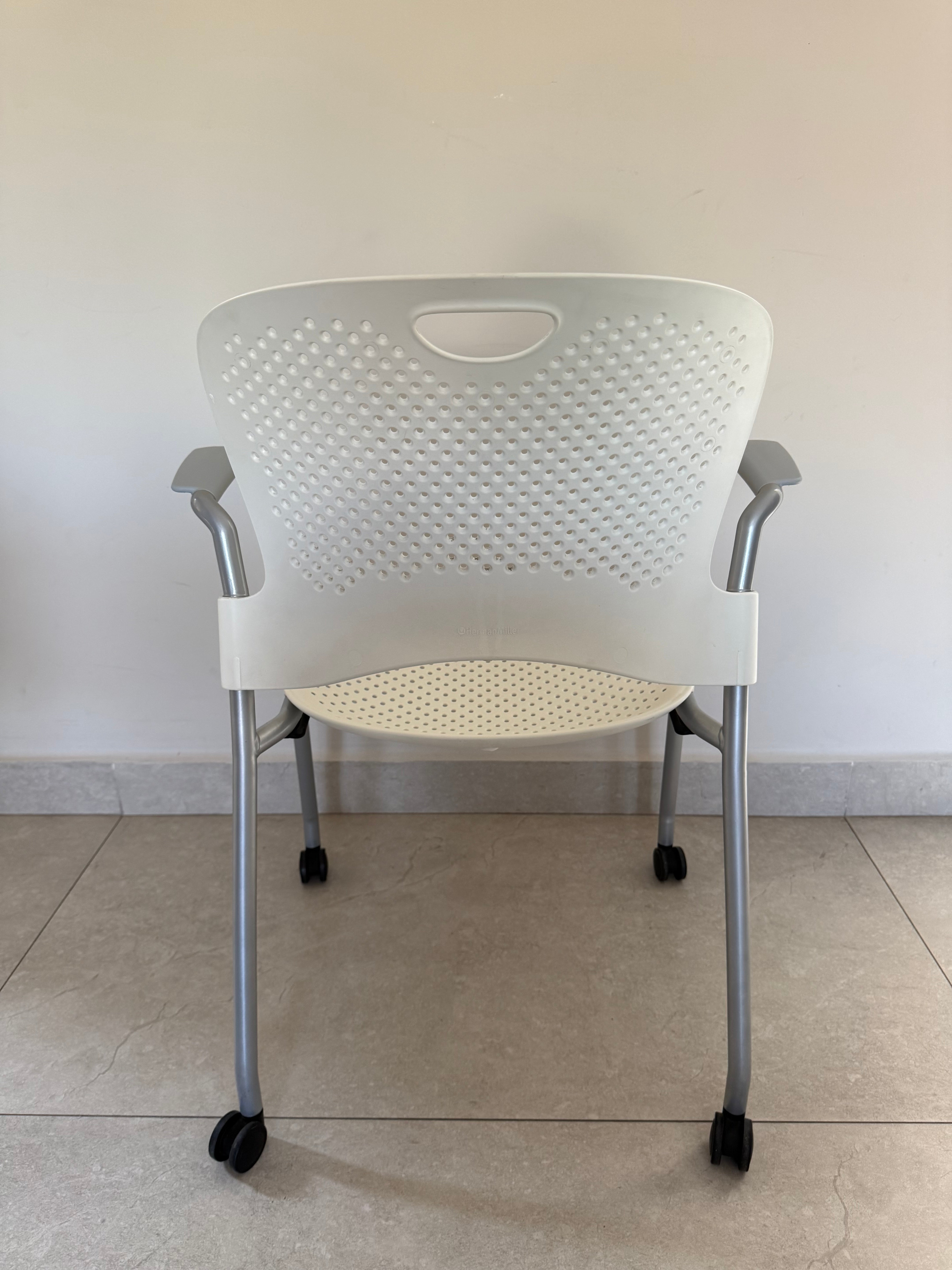 Silla Caper Blanca Herman Miller de Exhibición