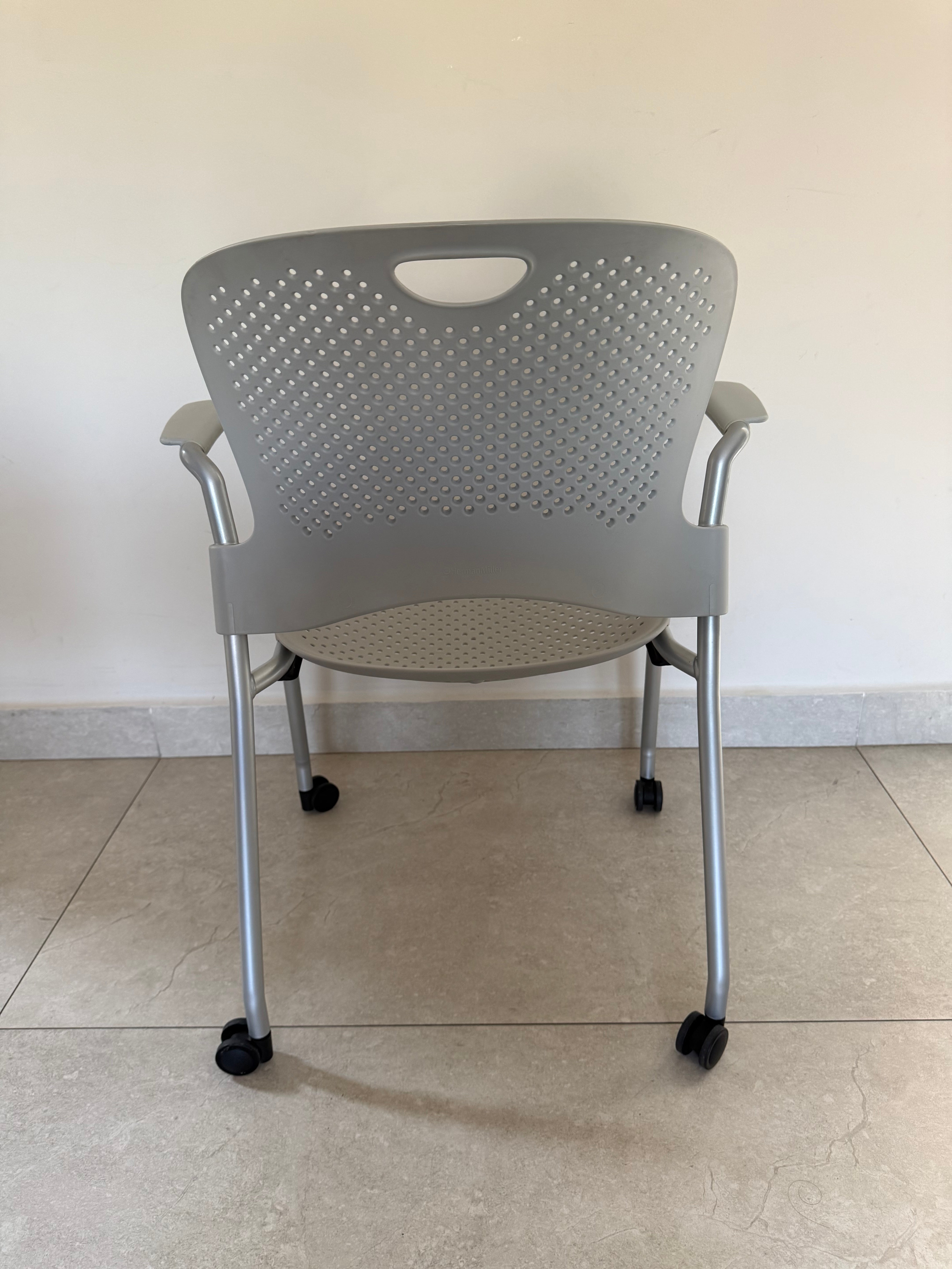 Silla Caper Gris Herman Miller de Exhibición
