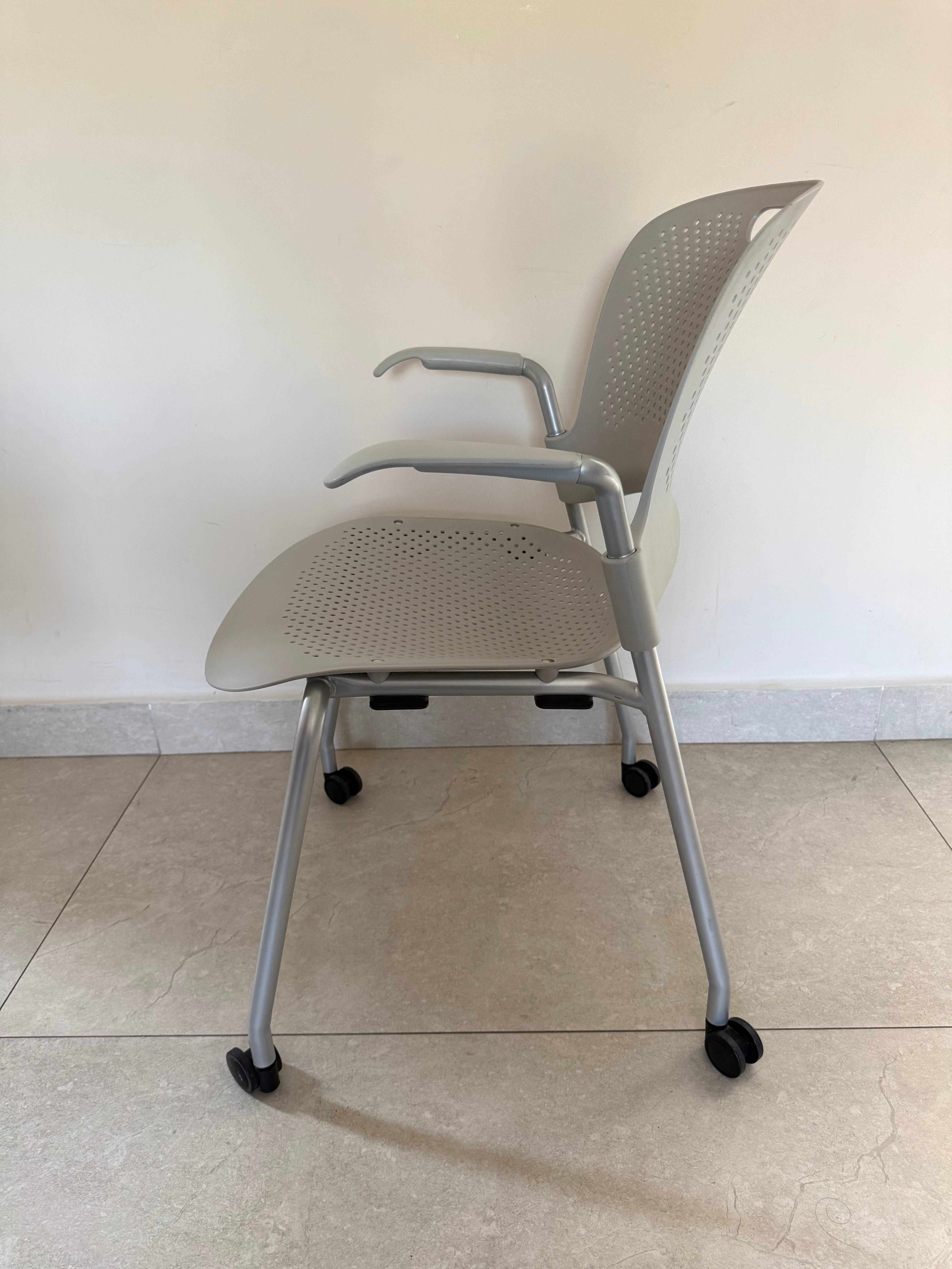 Silla Caper Gris Herman Miller de Exhibición