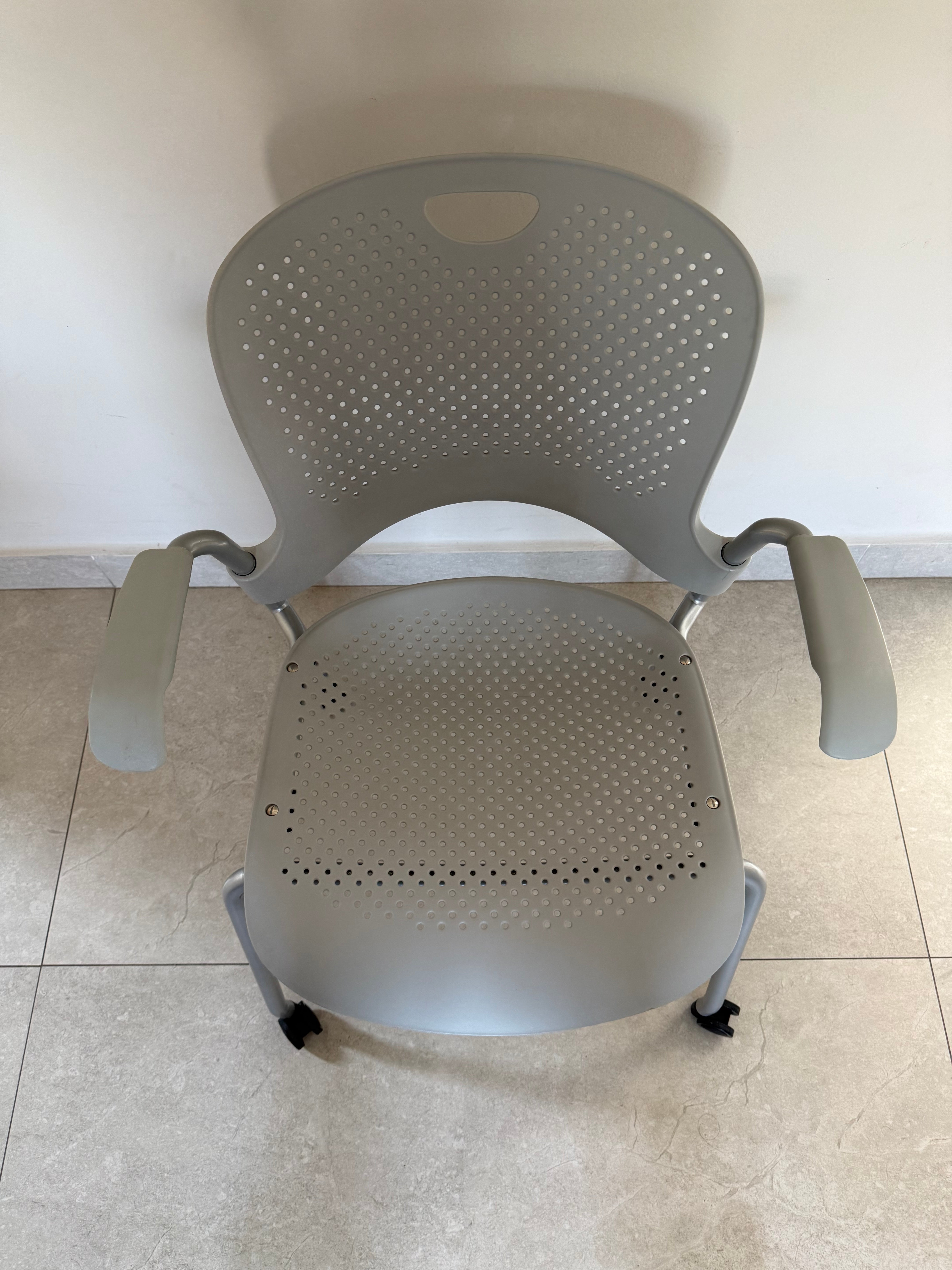 Silla Caper Gris Herman Miller de Exhibición