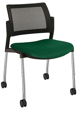 Silla negra de oficina con diseño de malla transpirable