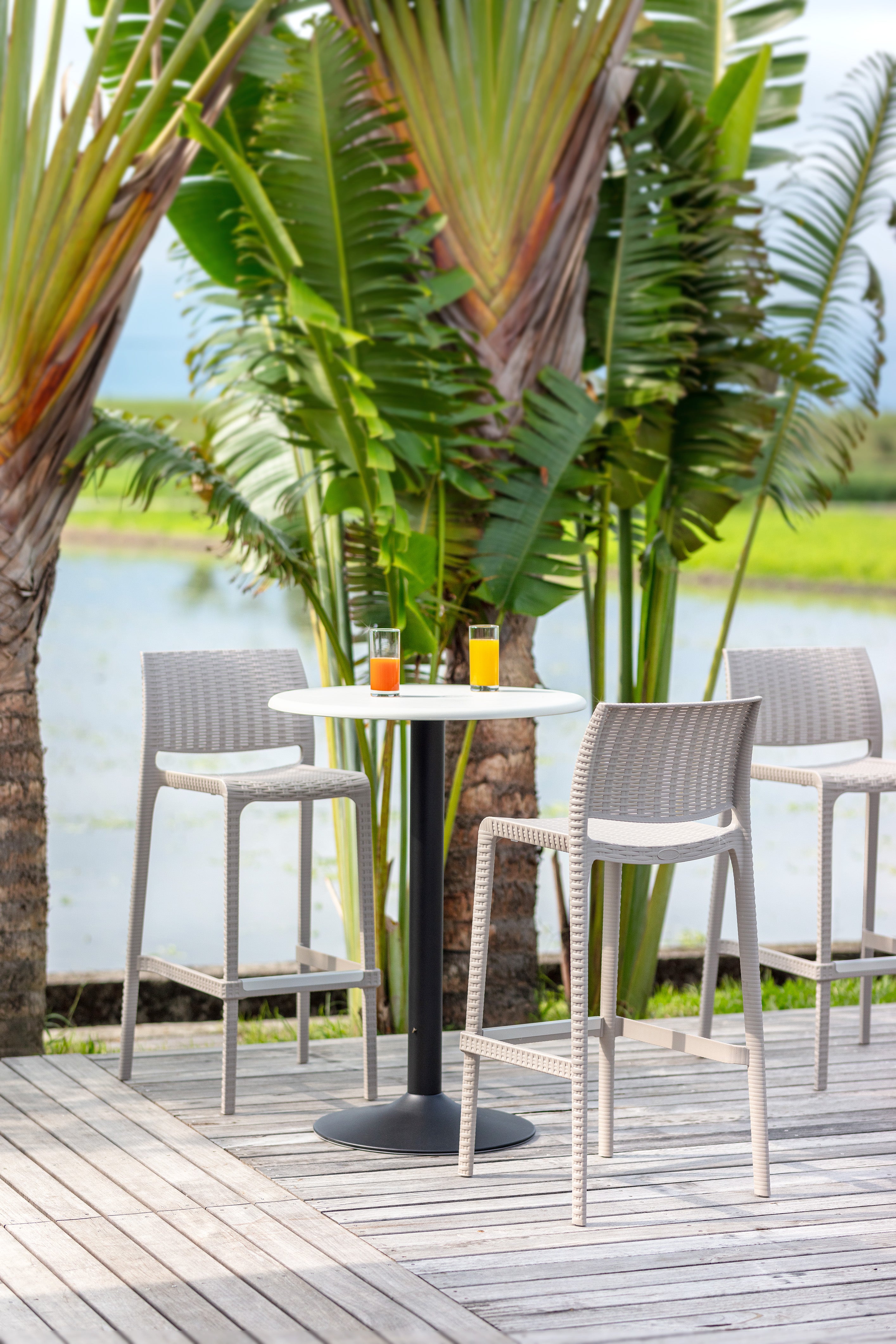 Mesa Heron en espacio de hogar