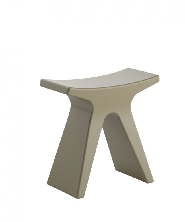 Banco Pigreco usado como mesita auxiliar