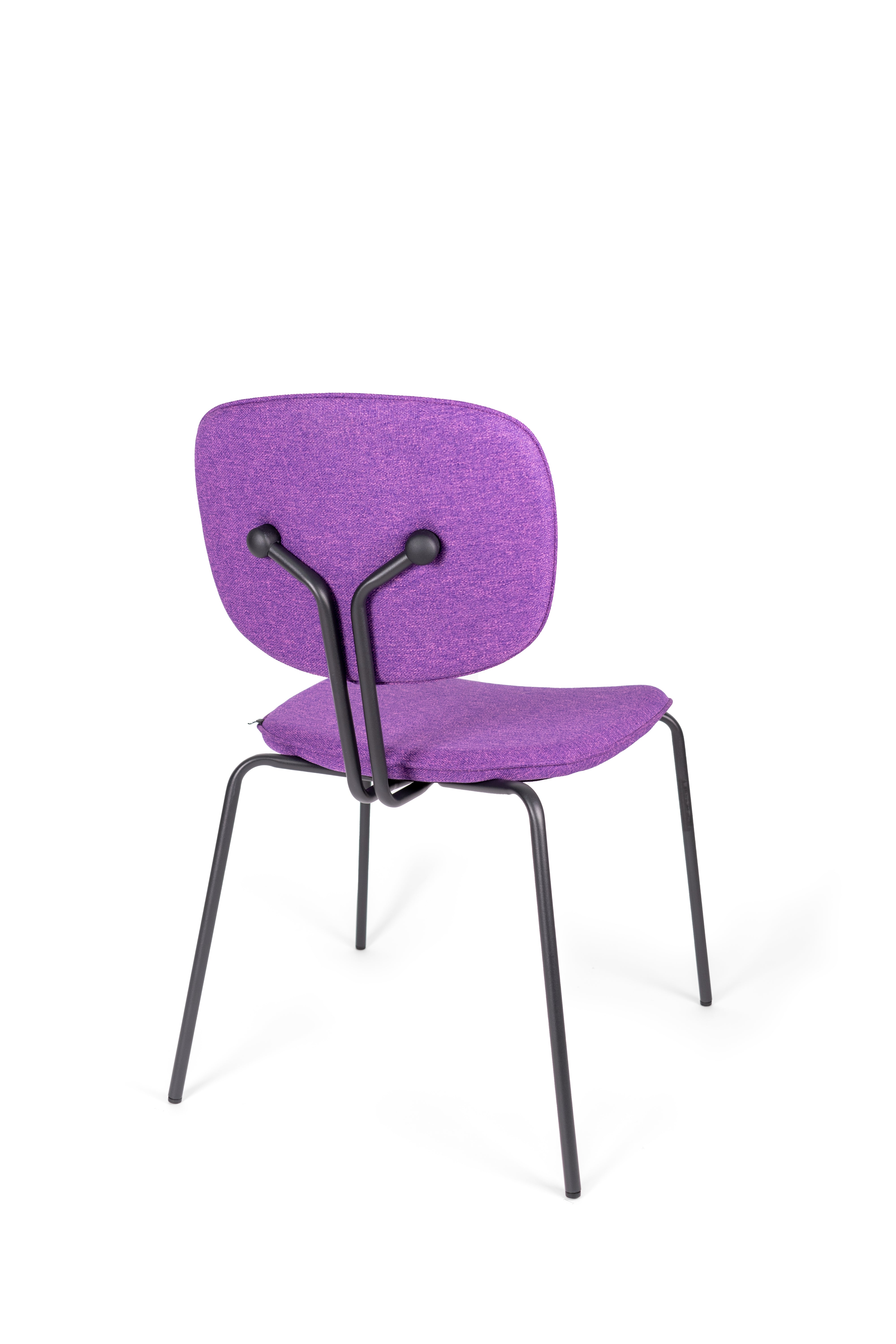 Detalle del tapizado y acabado de la Silla Visita Violet