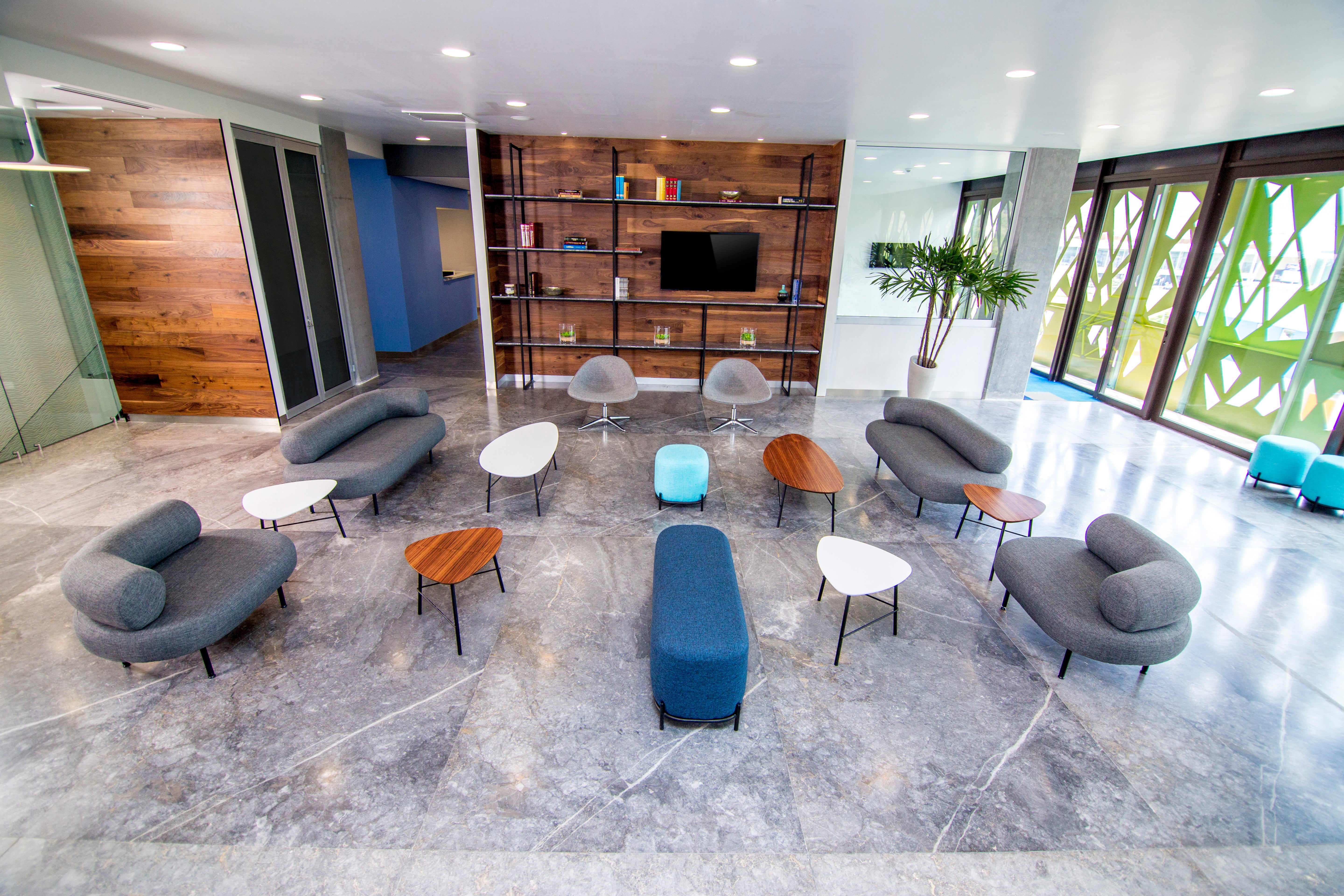 Sala Puf Wave fabricada con materiales durables