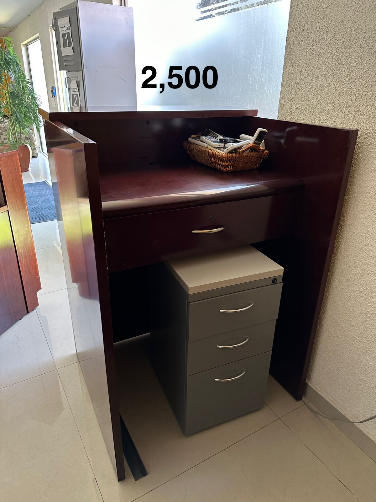 Escritorios de madera de segunda mano seminuevos