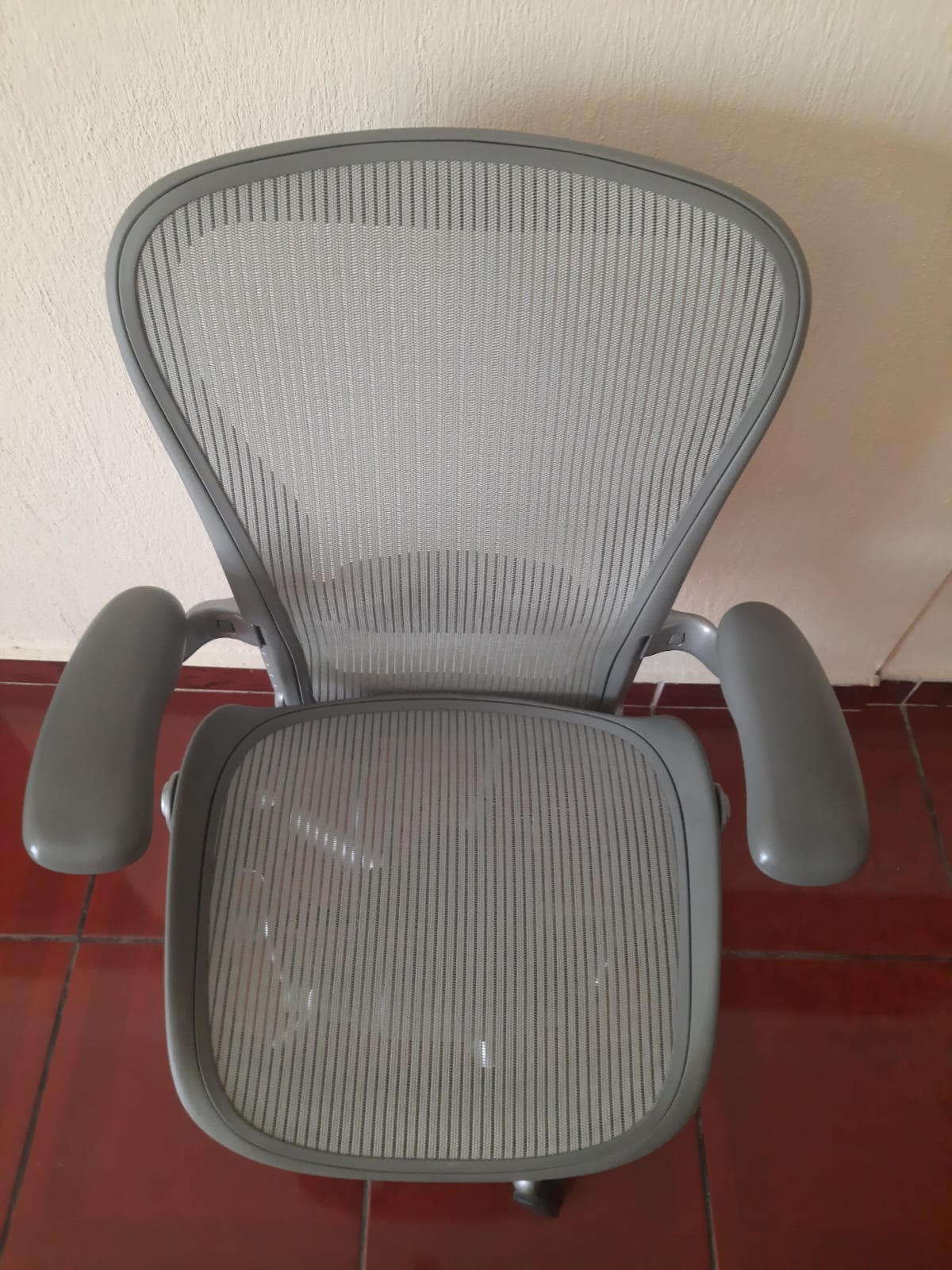 Aeron Classic talla C con soporte de bolillo ajustable color gris