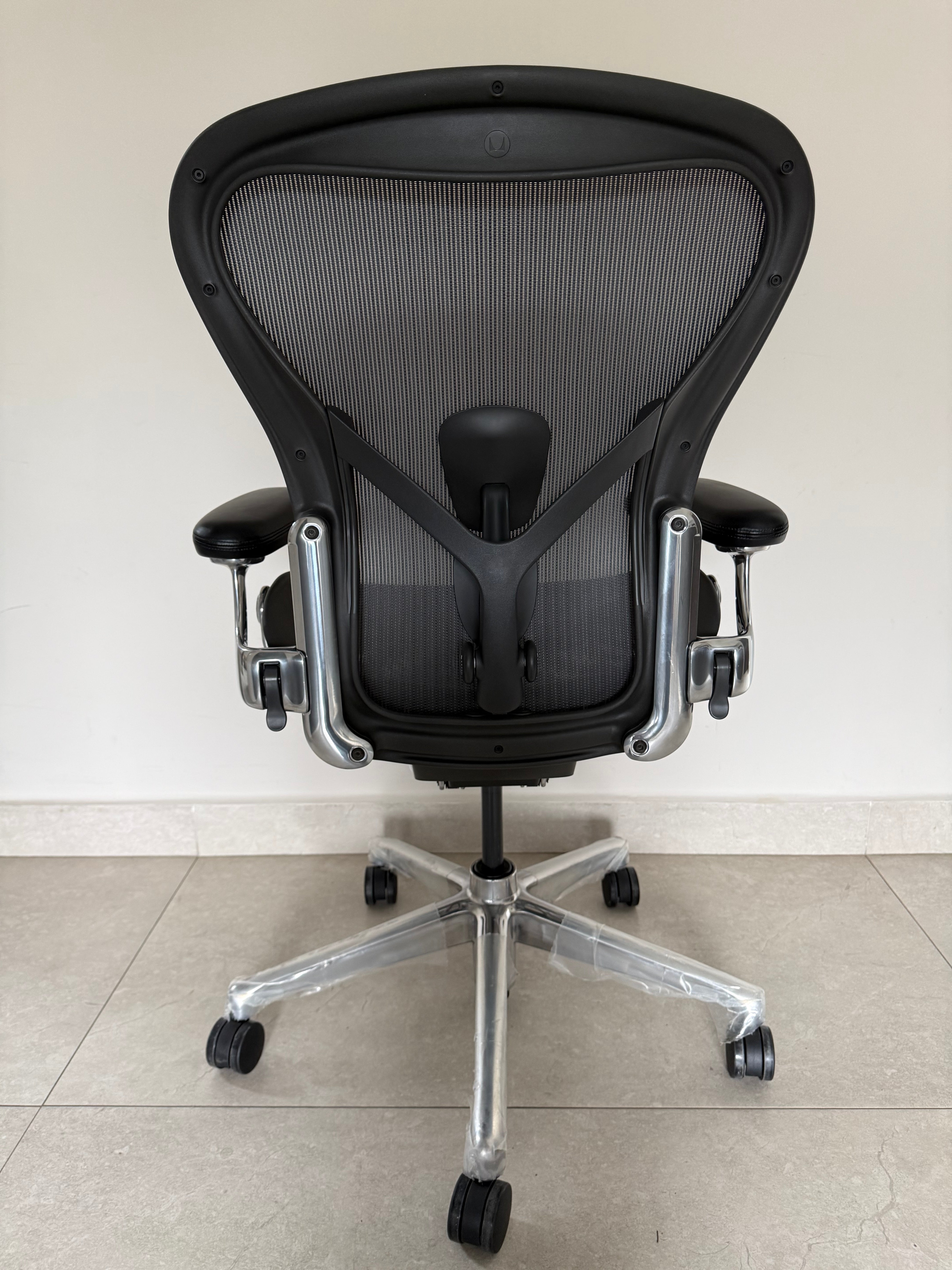 Detalle del respaldo de la silla Aeron B Cromada