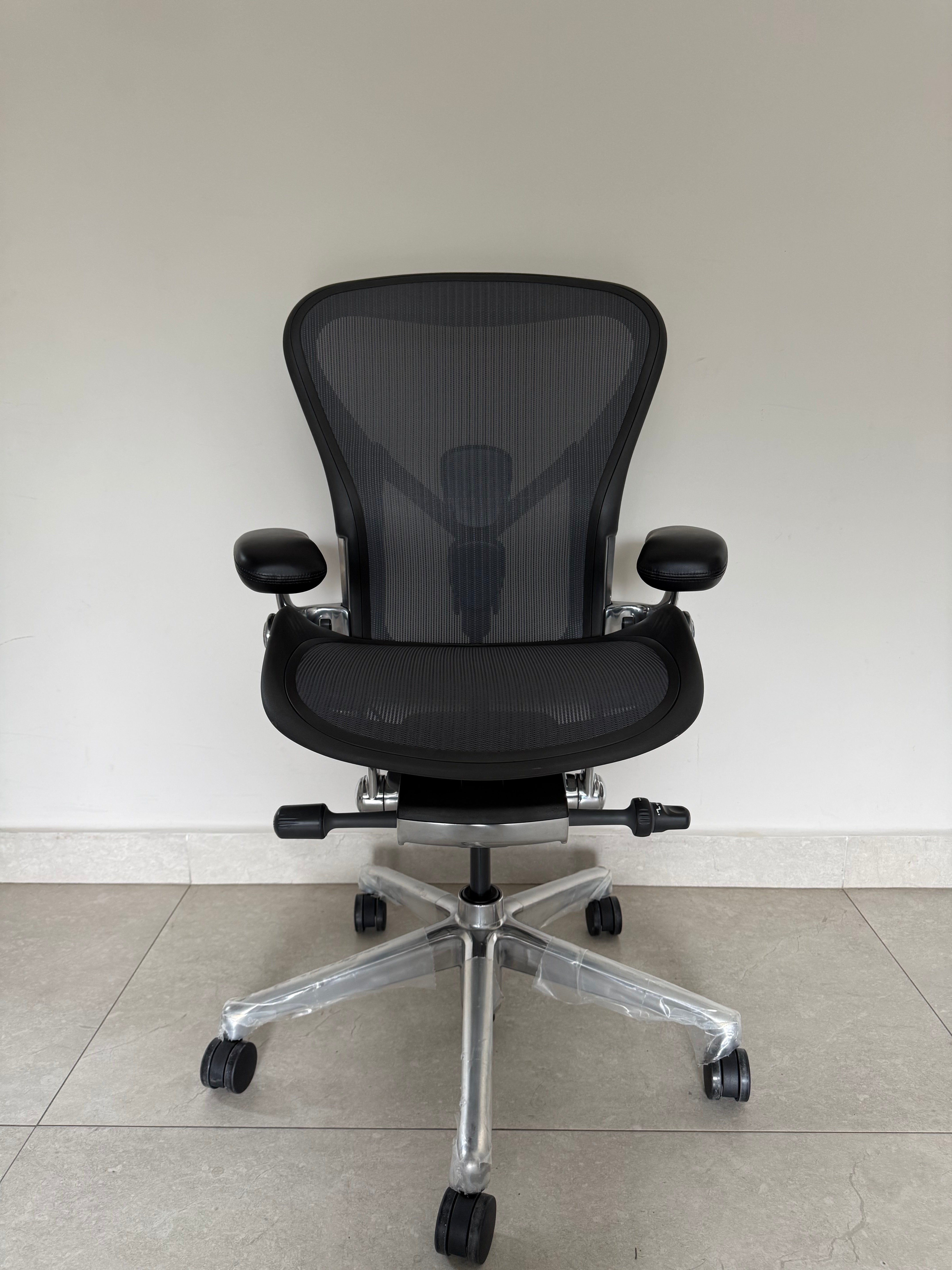 Silla Aeron Herman Miller B Cromada vista frontal