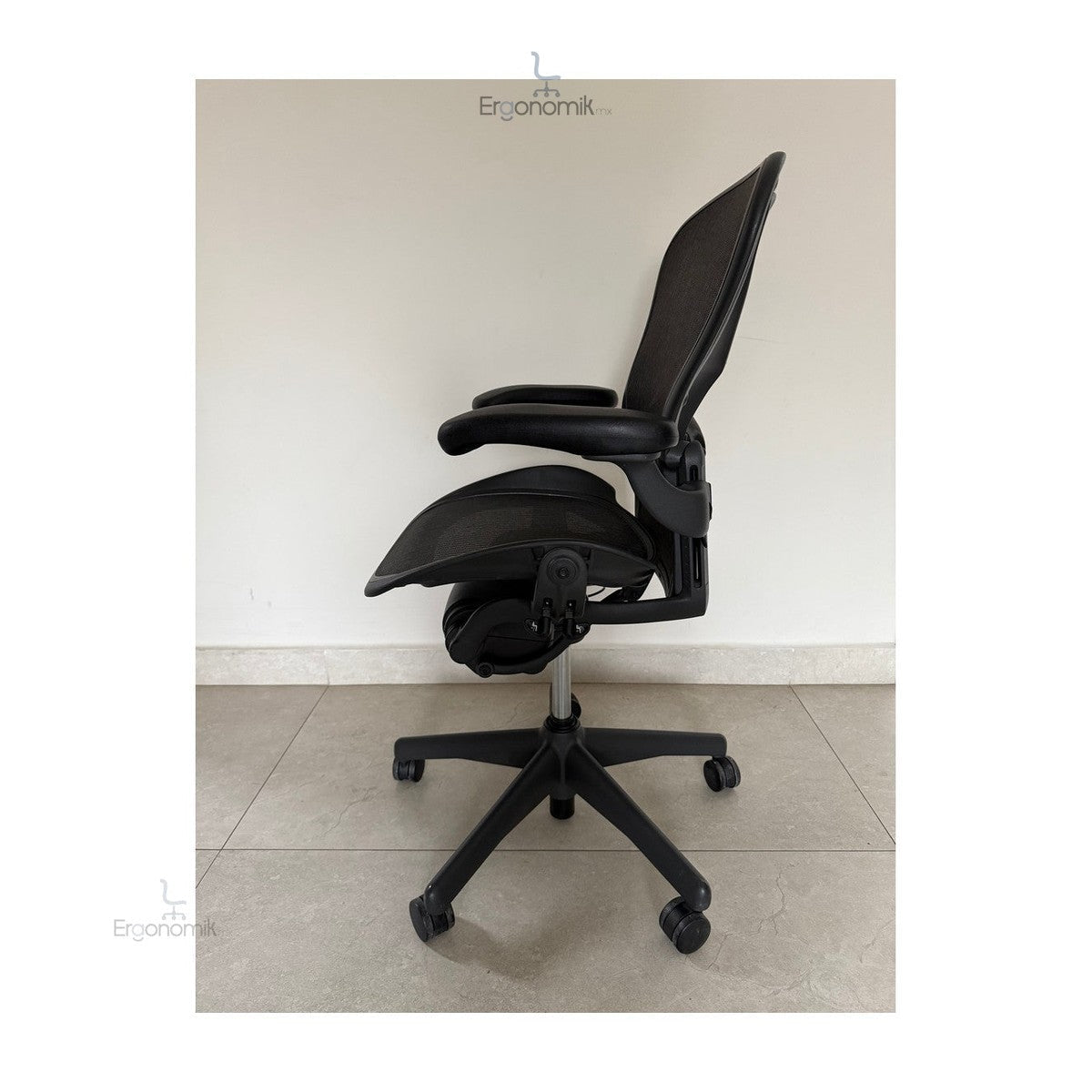 Aeron Classic talla B Equipada Brazos ajustables y Soporte lumbar - Ergonomik Herman Miller