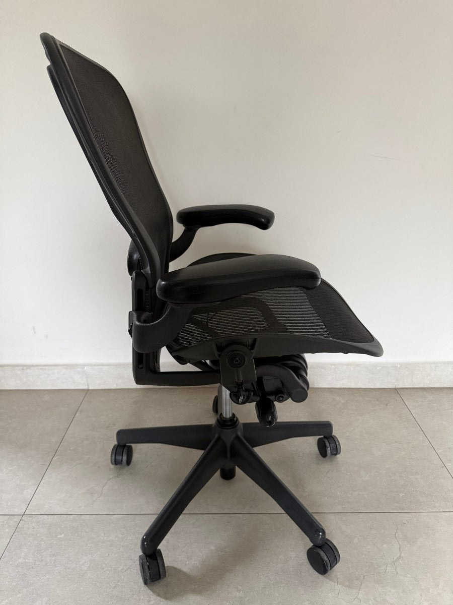 Aeron Classic talla C Equipada Brazos ajustables y Soporte lumbar - Ergonomik Herman Miller