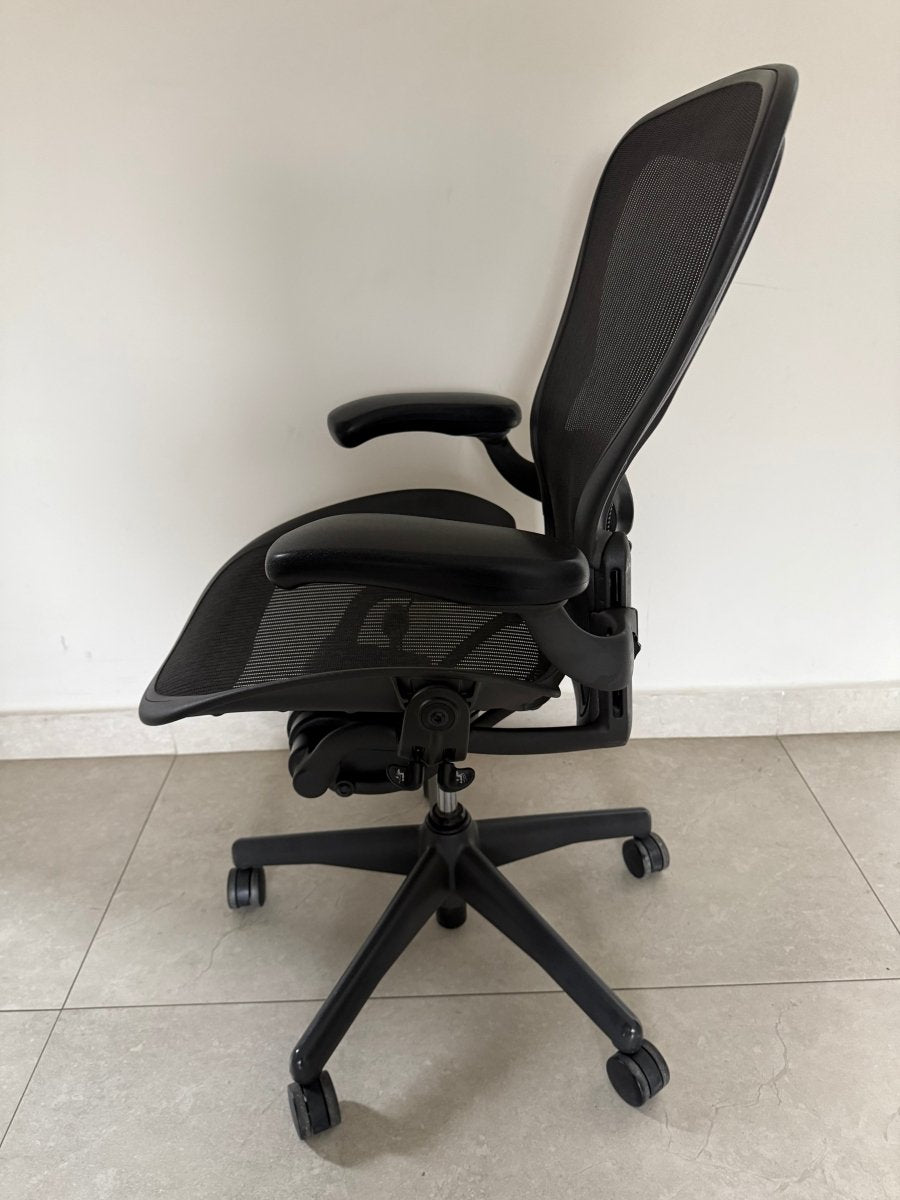 Aeron Classic talla C Equipada Brazos ajustables y Soporte lumbar - Ergonomik Herman Miller