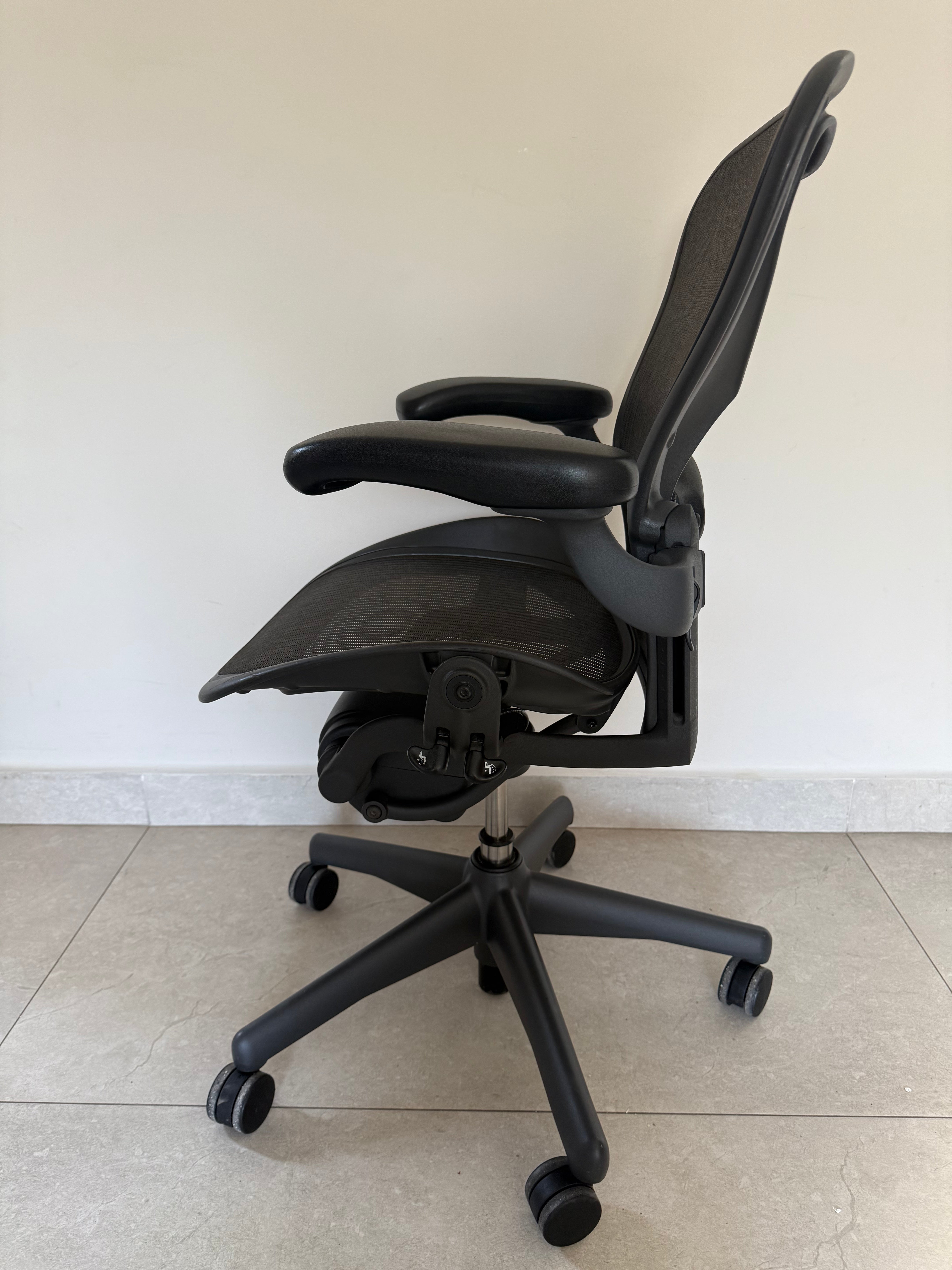 Vista lateral de la silla preowned