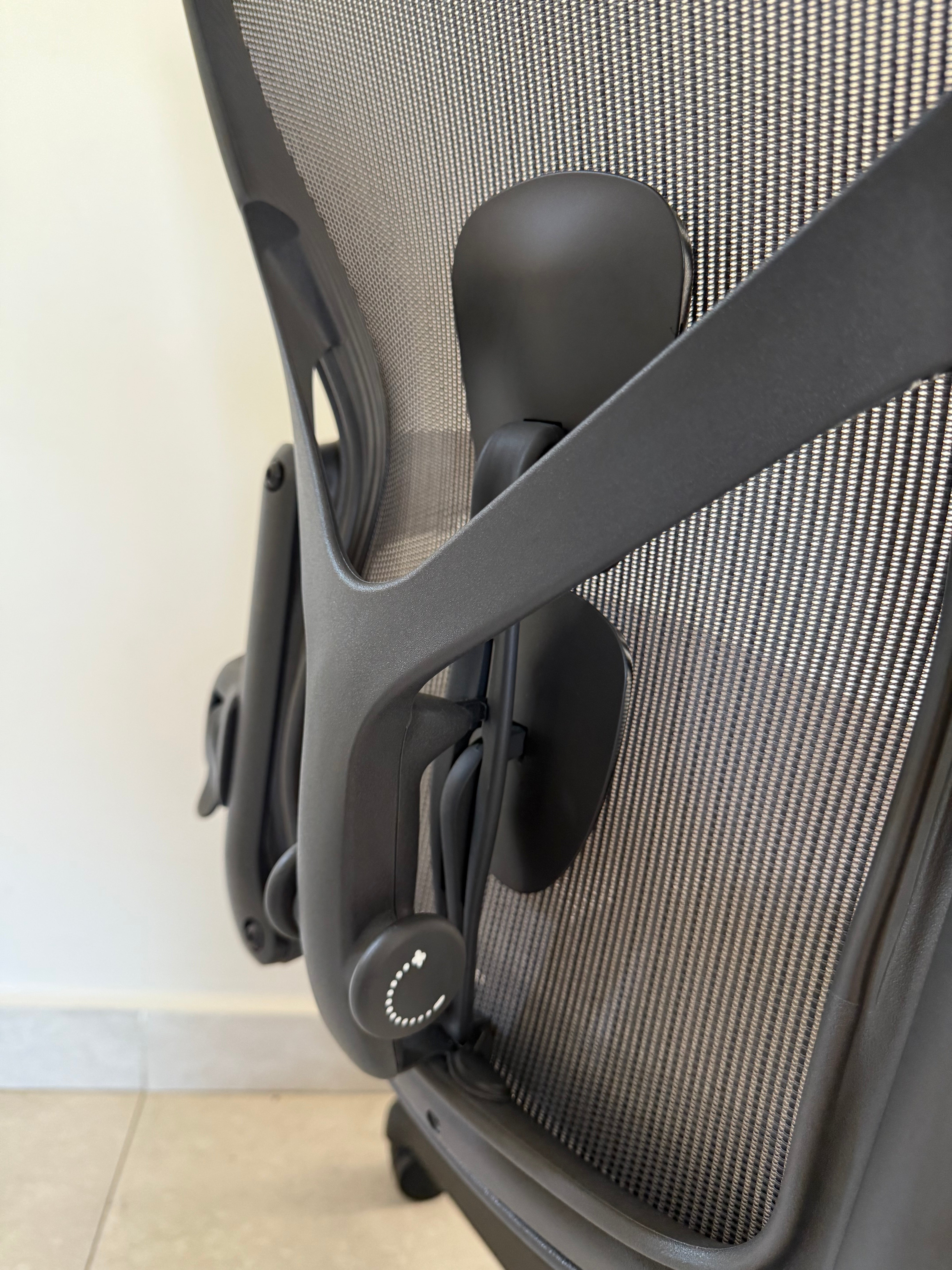 Aeron Grafito en espacio de oficina profesional