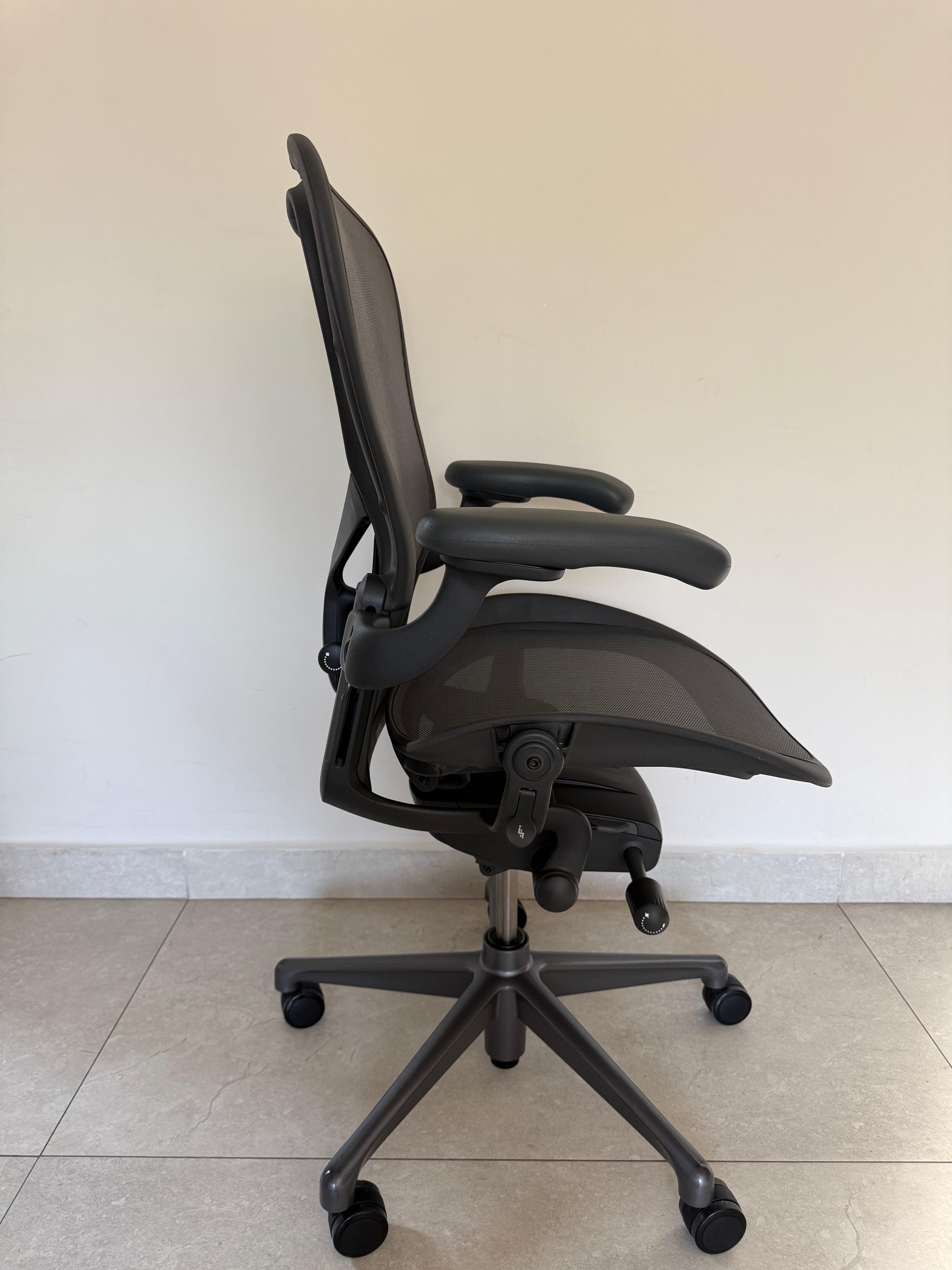 Ajuste de altura y respaldo Aeron Grafito