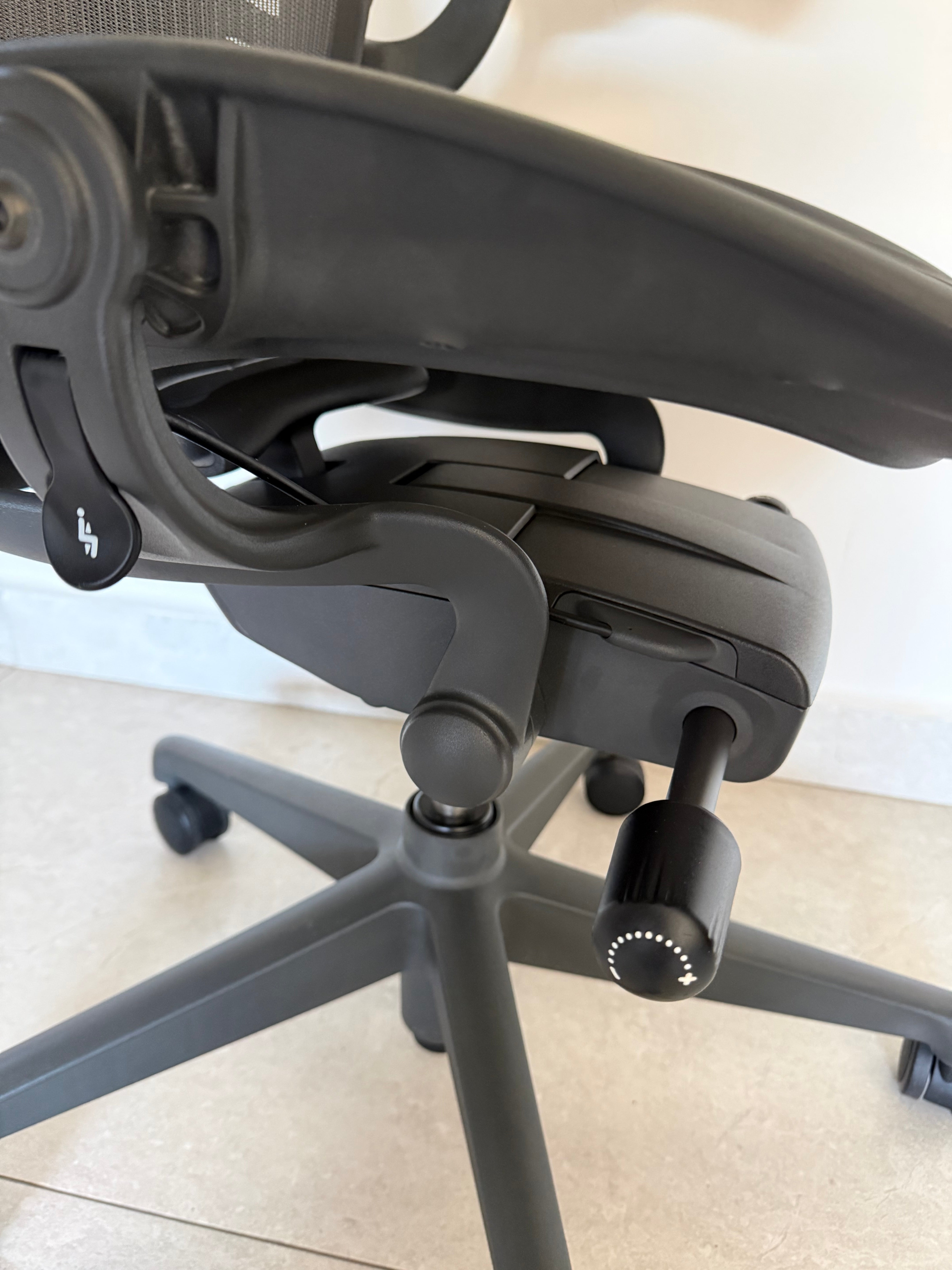 Silla en entorno profesional de oficina