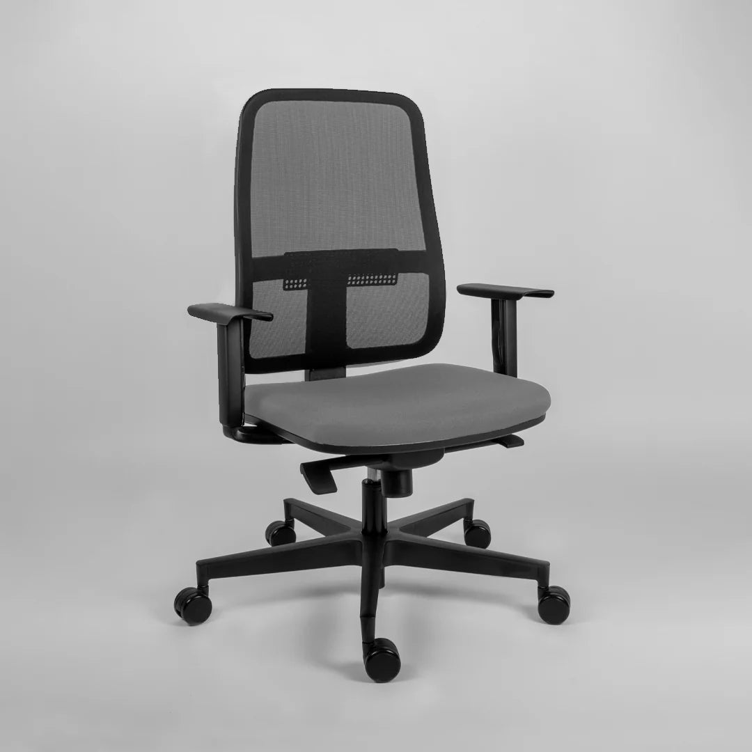 Silla Blaze en ambiente de oficina moderna