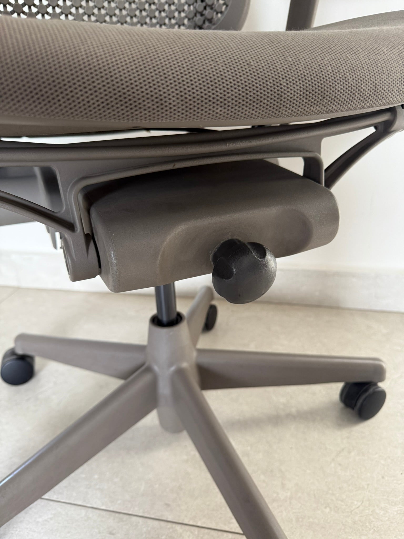 Silla colocada en oficina ejecutiva