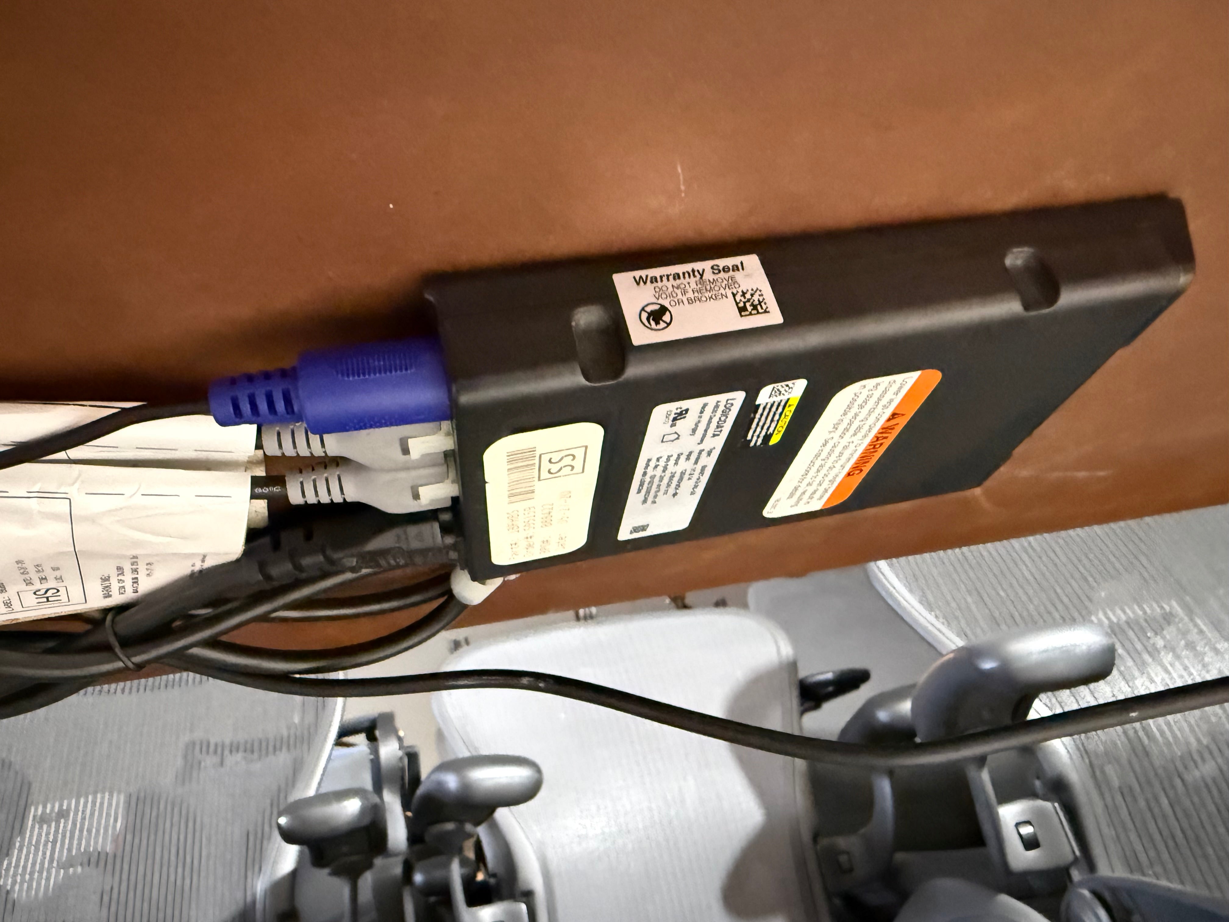 Escritorio Herman Miller con control electrónico de altura