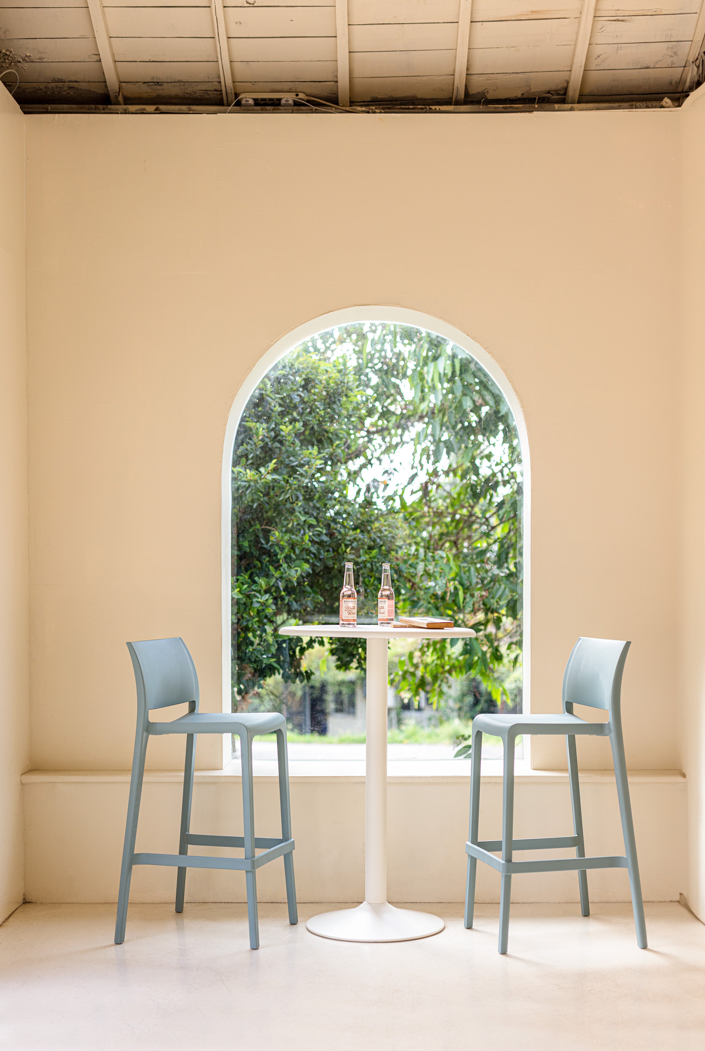 Mesa Heron con diseño elegante