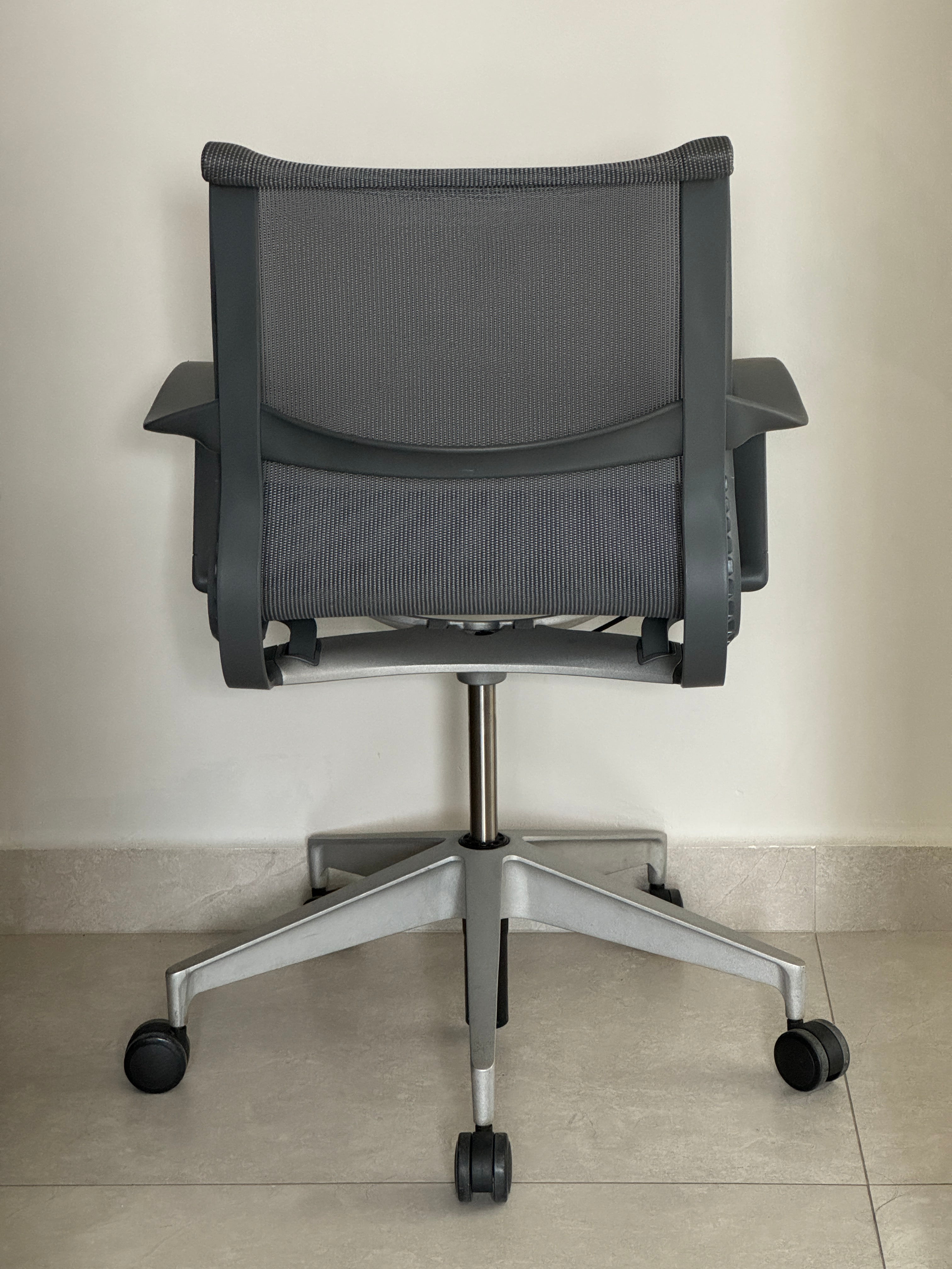 Vista lateral mostrando flexibilidad del asiento