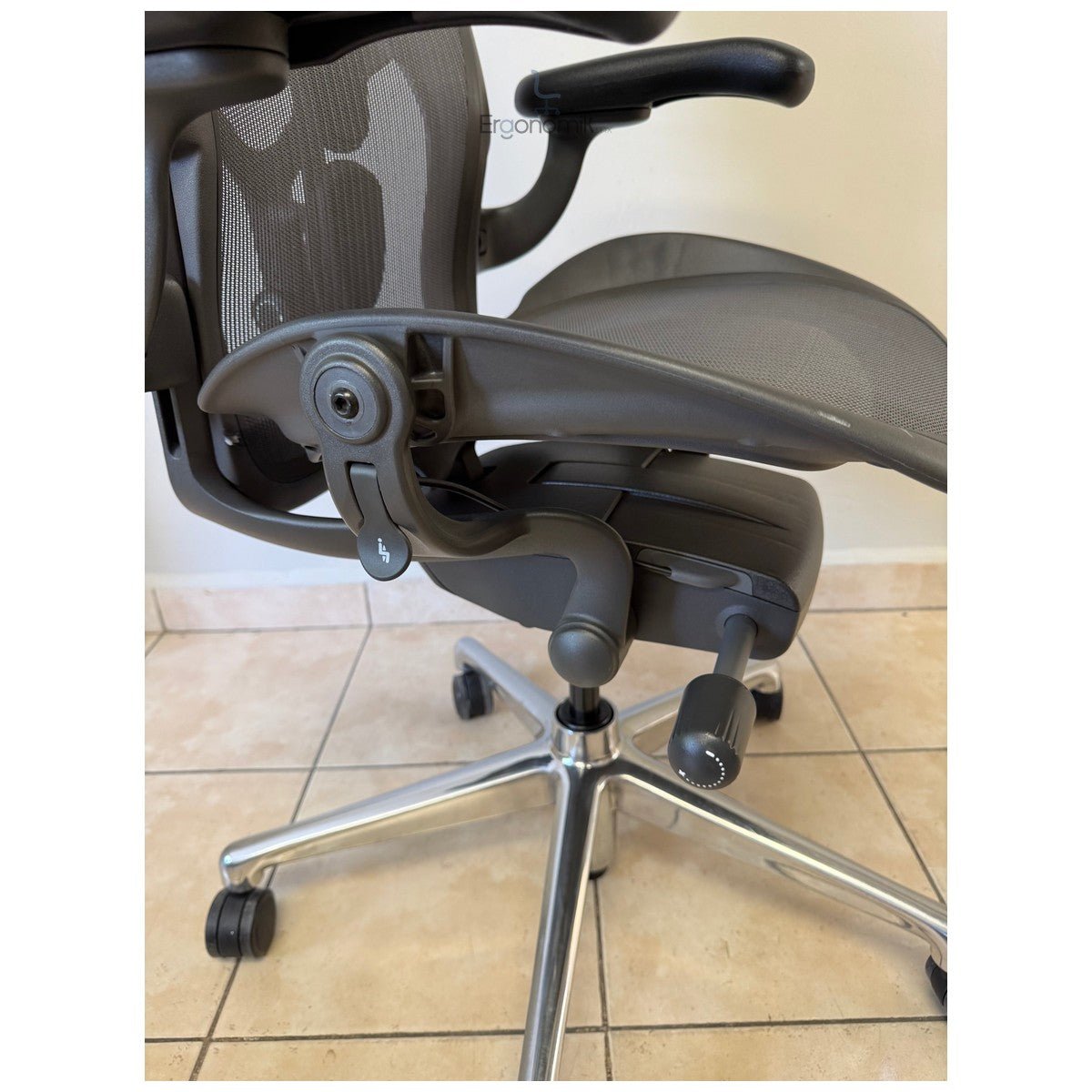 Silla Aeron Herman Miller Posture Fit Cromo Talla B - Exhibición - Ergonomik silla ergonomica Herman Miller