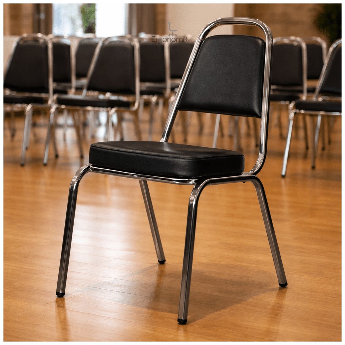 Silla Banquetera Apilable 2000 en Vinipiel Negro y Estructura Metálica - Ergonomik silla OFIK