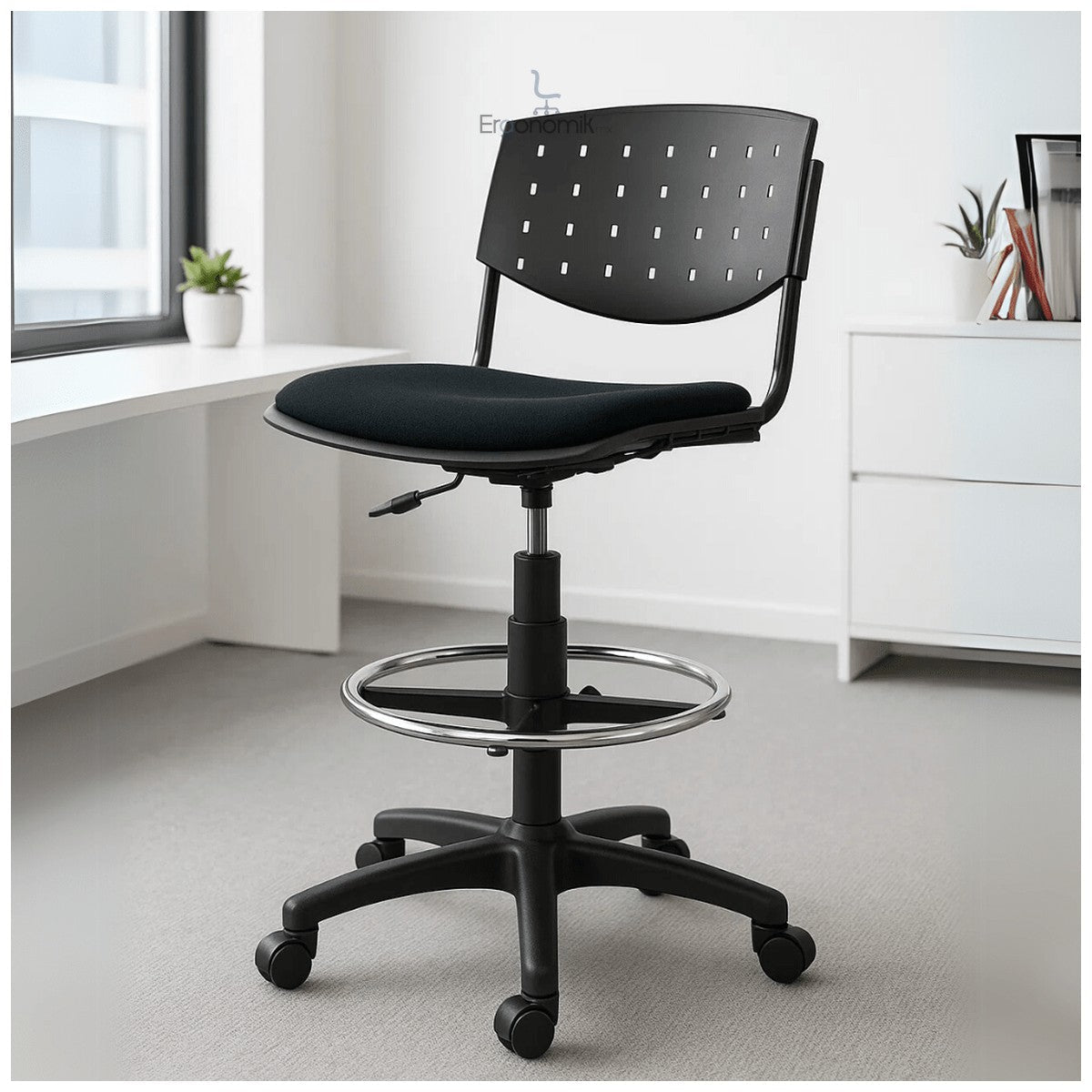 Silla Cajero Brecia en Tela y Respaldo de Plástico Perforado - Ergonomik silla cajero OFIK